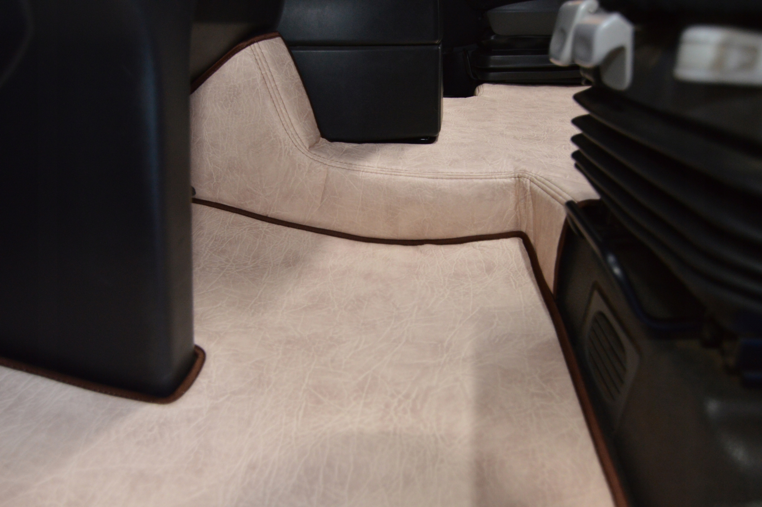 Dywaniki PRESTIGE LINE Man TGX od 2017 2 szuflady Multi Element Set Sets