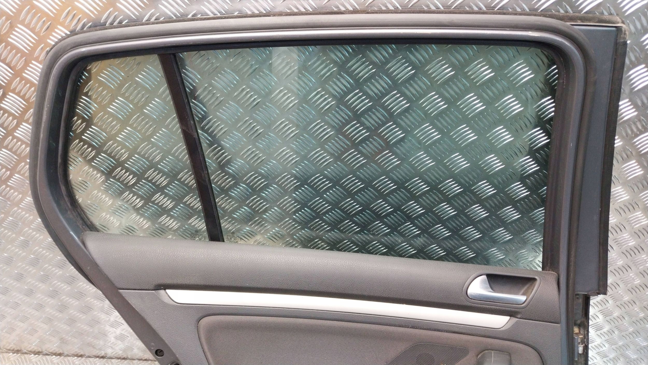 door rear part left VW GOLF V 03