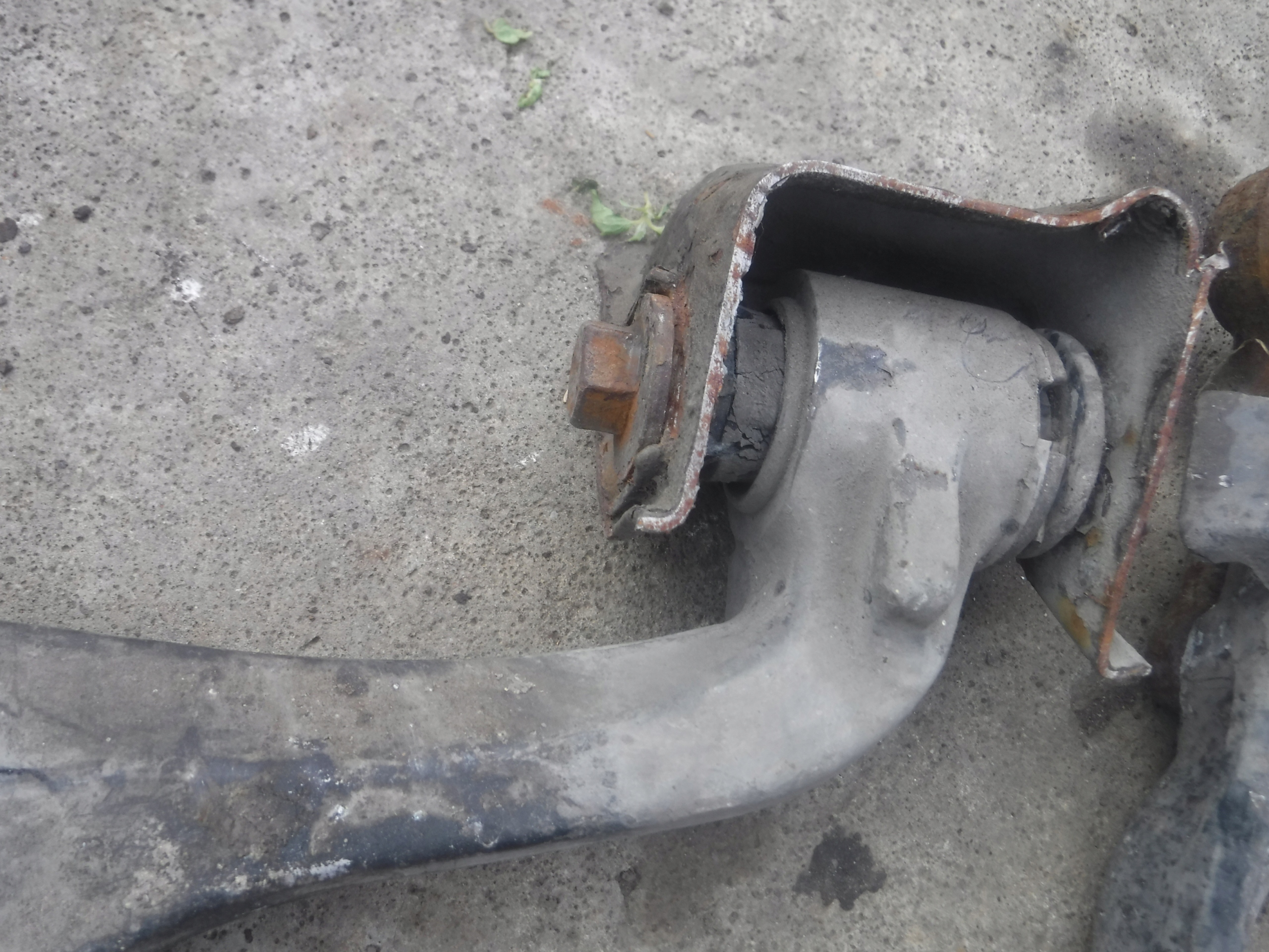 MERCEDES W124 arm sworzen front 4 MATIC 4X4