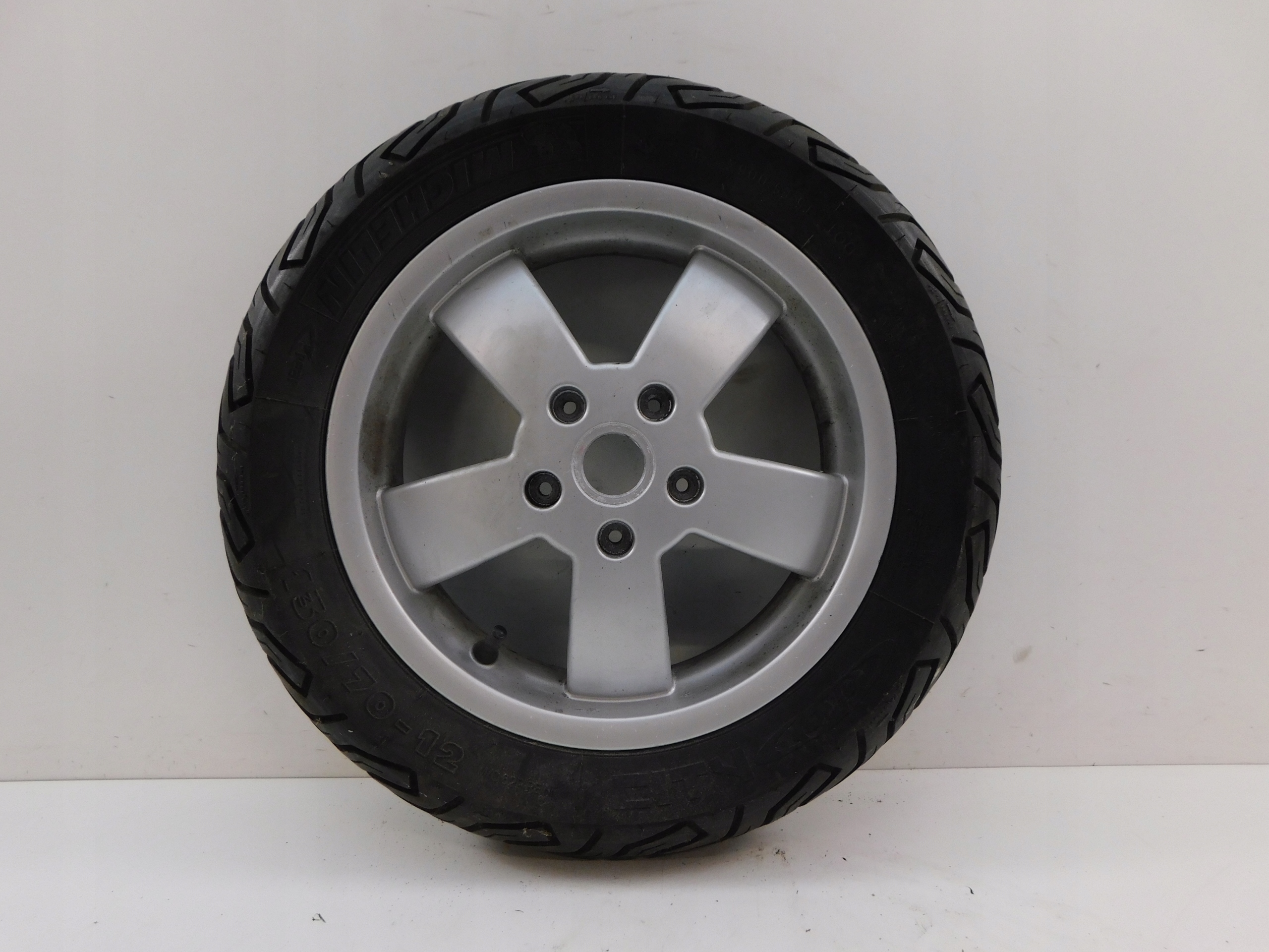 PIAGGIO VESPA GTS 125 колесо шини задній обід M1