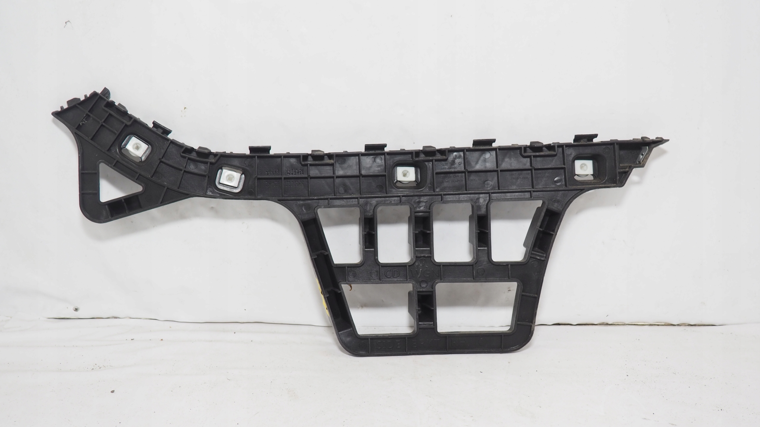 Kia Ceed III Kombi bumper bracket right rear part 86616-J7300