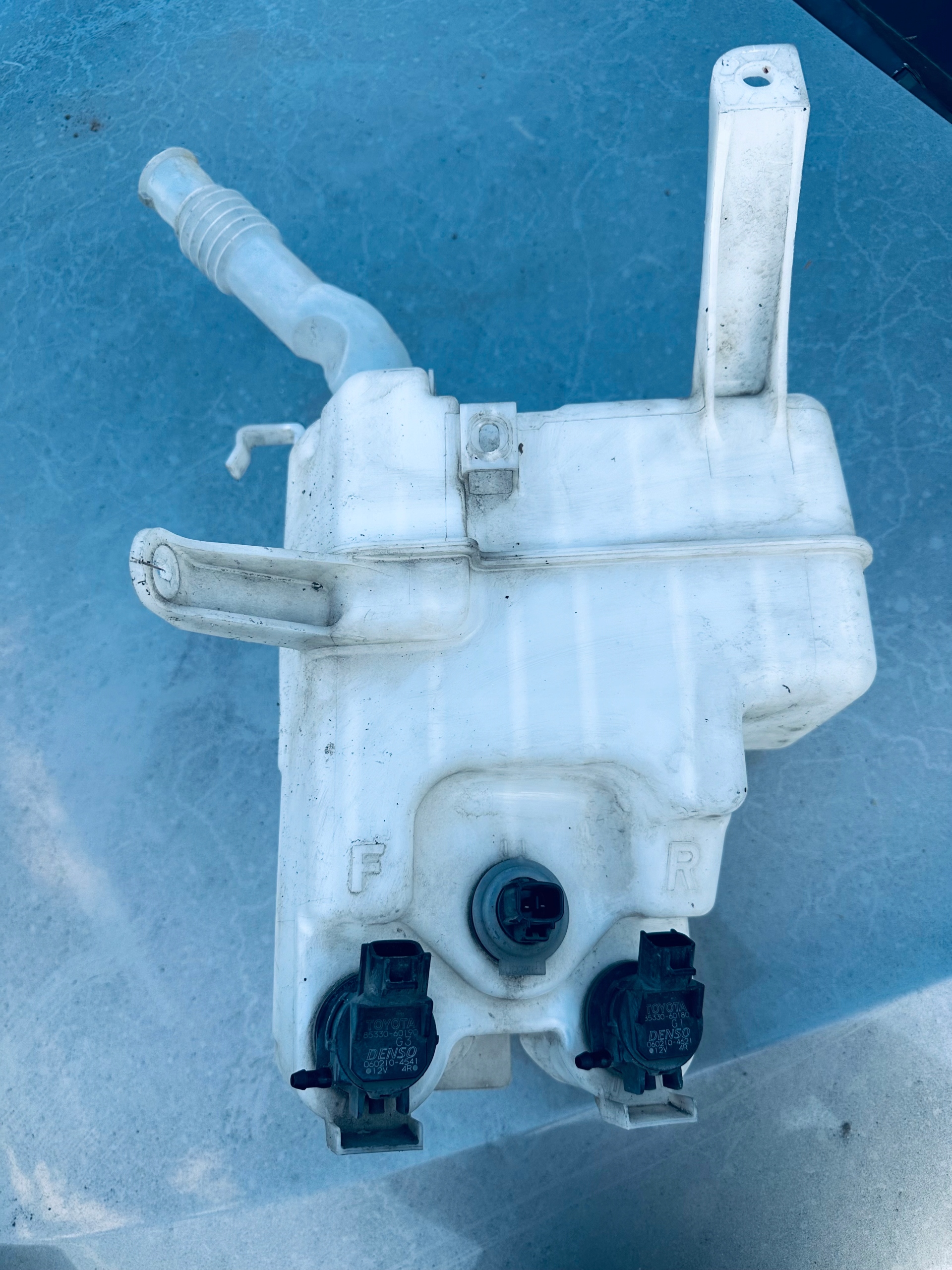 LEXUS CT Ct200h 2017 БАЧОК ОМЫВАТЕЛЯ