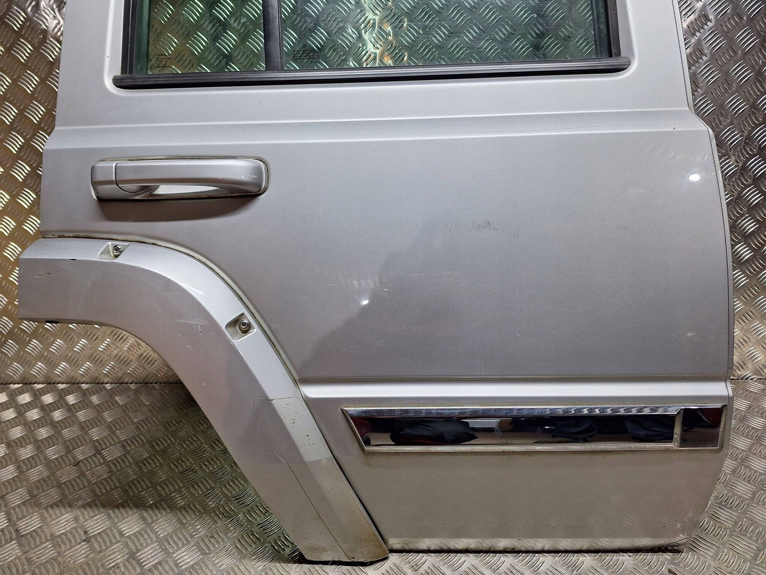 door rear part right JEEP COMMANDER 05-10 complete