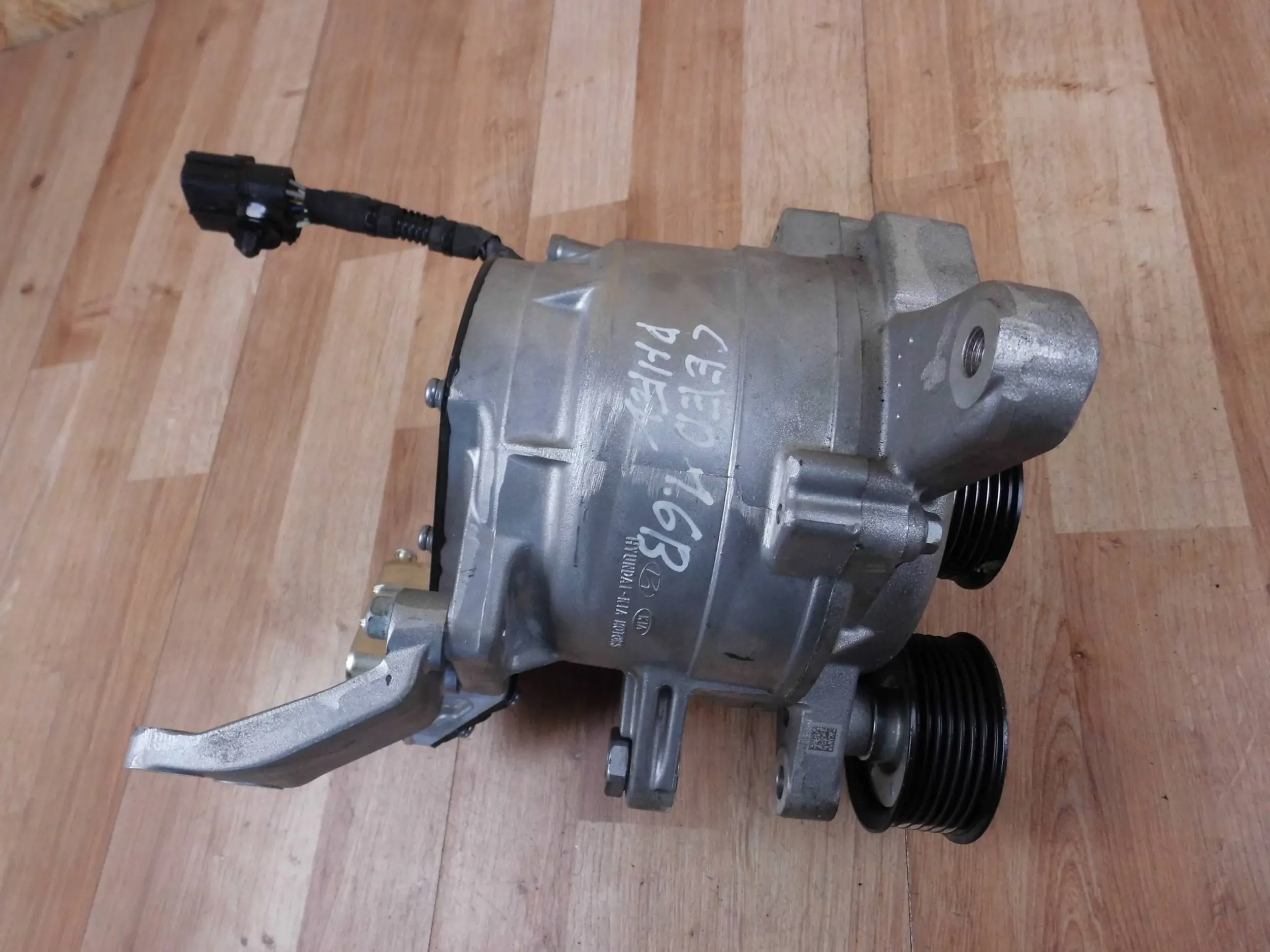 KIA Ceed III 1.6 HYBRID alternator 37390-03900