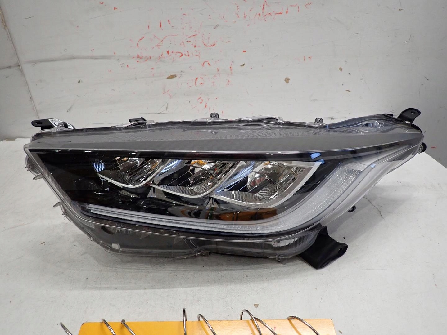 light front front left TOYOTA YARIS IV 2020- FULL LED