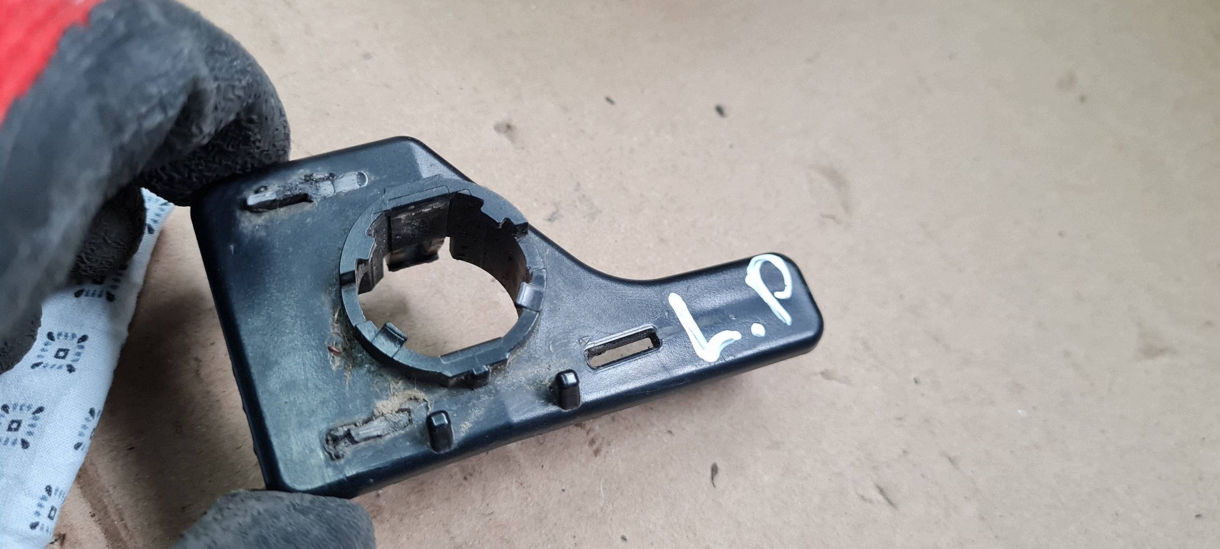 A6 C7 4G LIFT bracket holder KOSZYCZEK PDC left front 4G0919267K