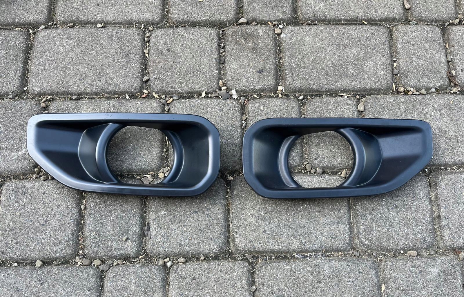 RAMKA HALOGENU OSŁONA OBRAMÓWKA PRAWA LEWA JEEP WRANGLER JL GLADIATOR