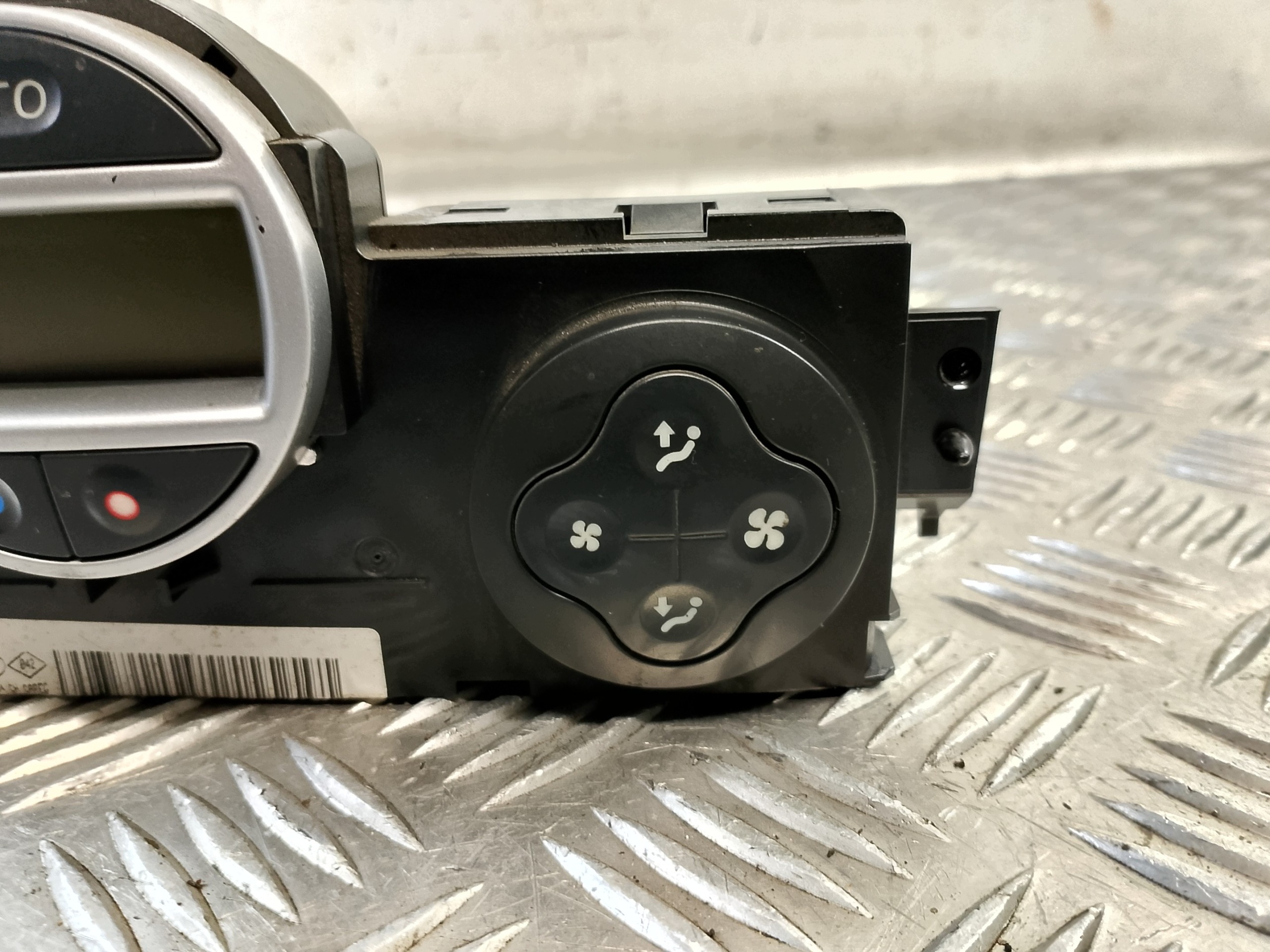 control panel NAWIEWEM RENAULT SCENIC II 2 8200501465