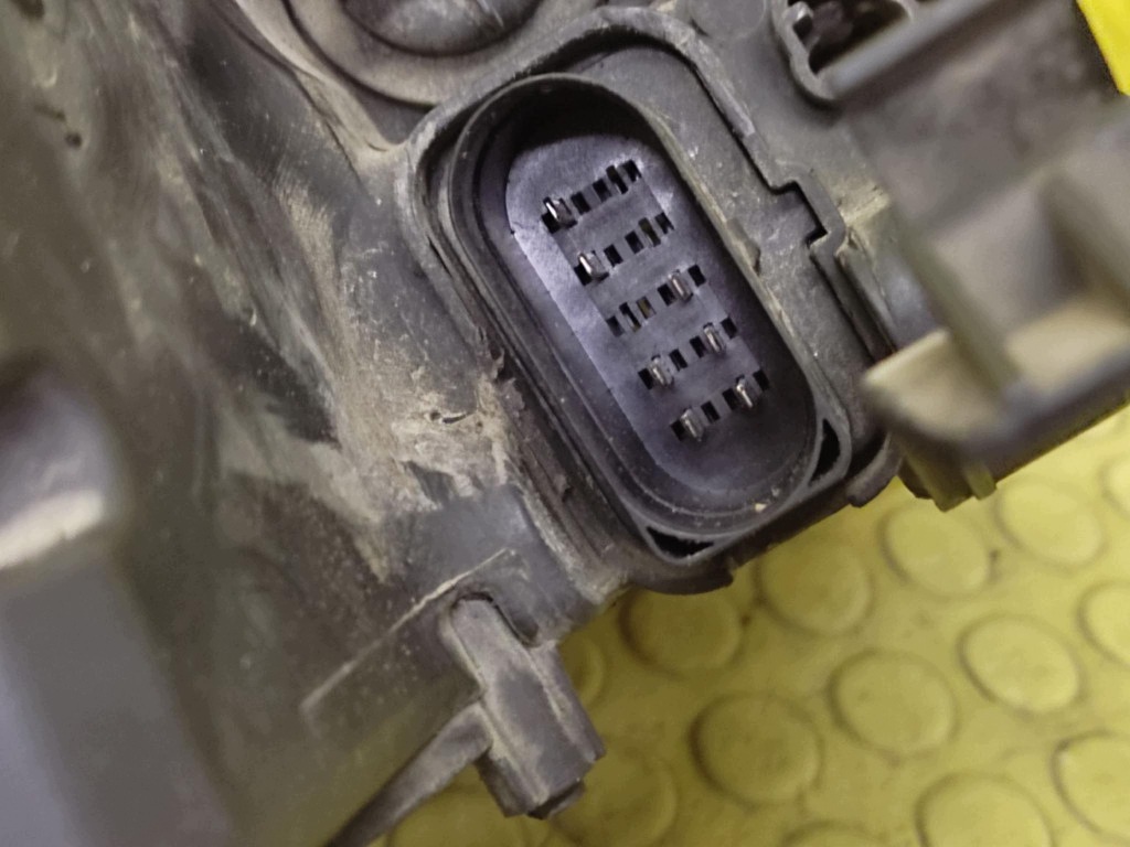 FORD FOCUS MK2 REFLEKTOR light left front 8M5113101AA