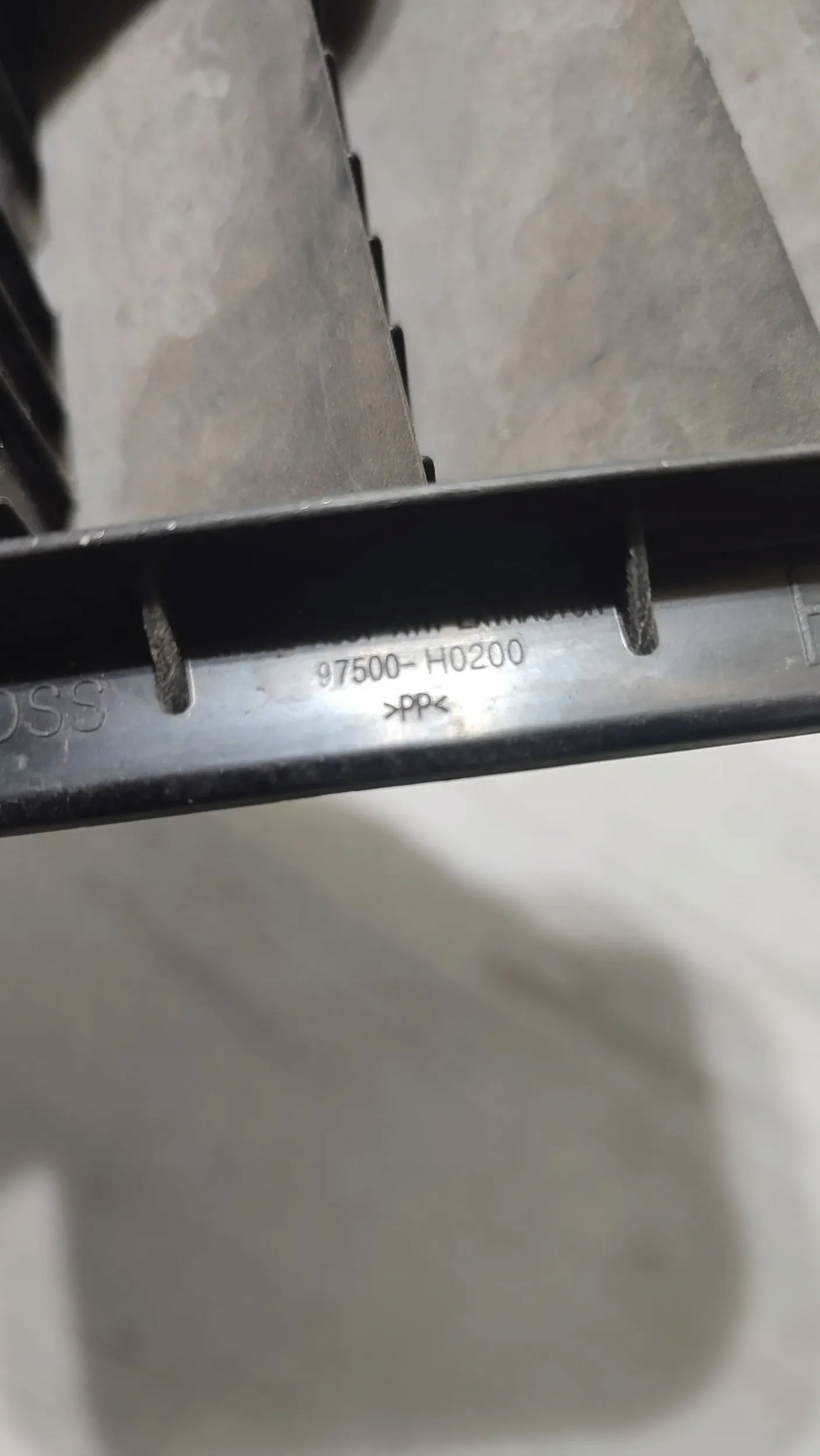 KIA Rio IV 18r grid below bumper