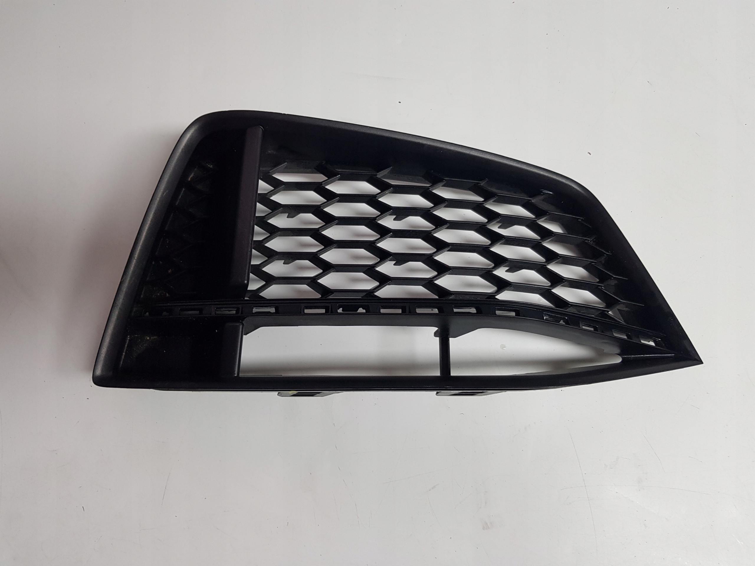 8S0807682A - Решітка бампера права AUDI TT TTS 8S