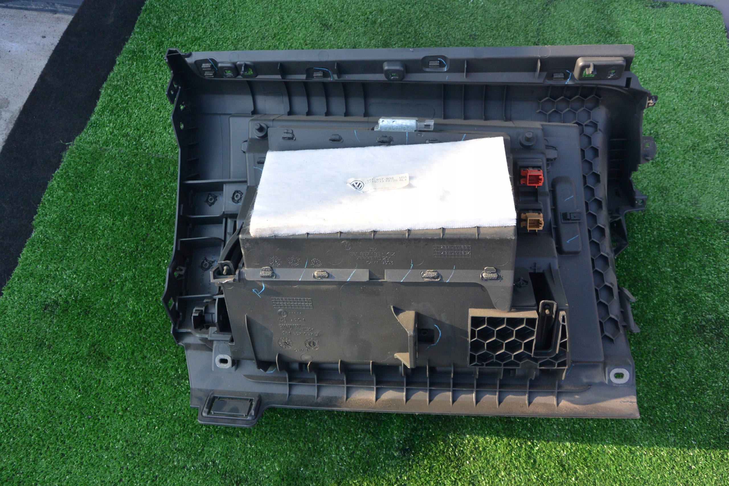 бардачок пассажира vw PASSAT B7 B8 америка