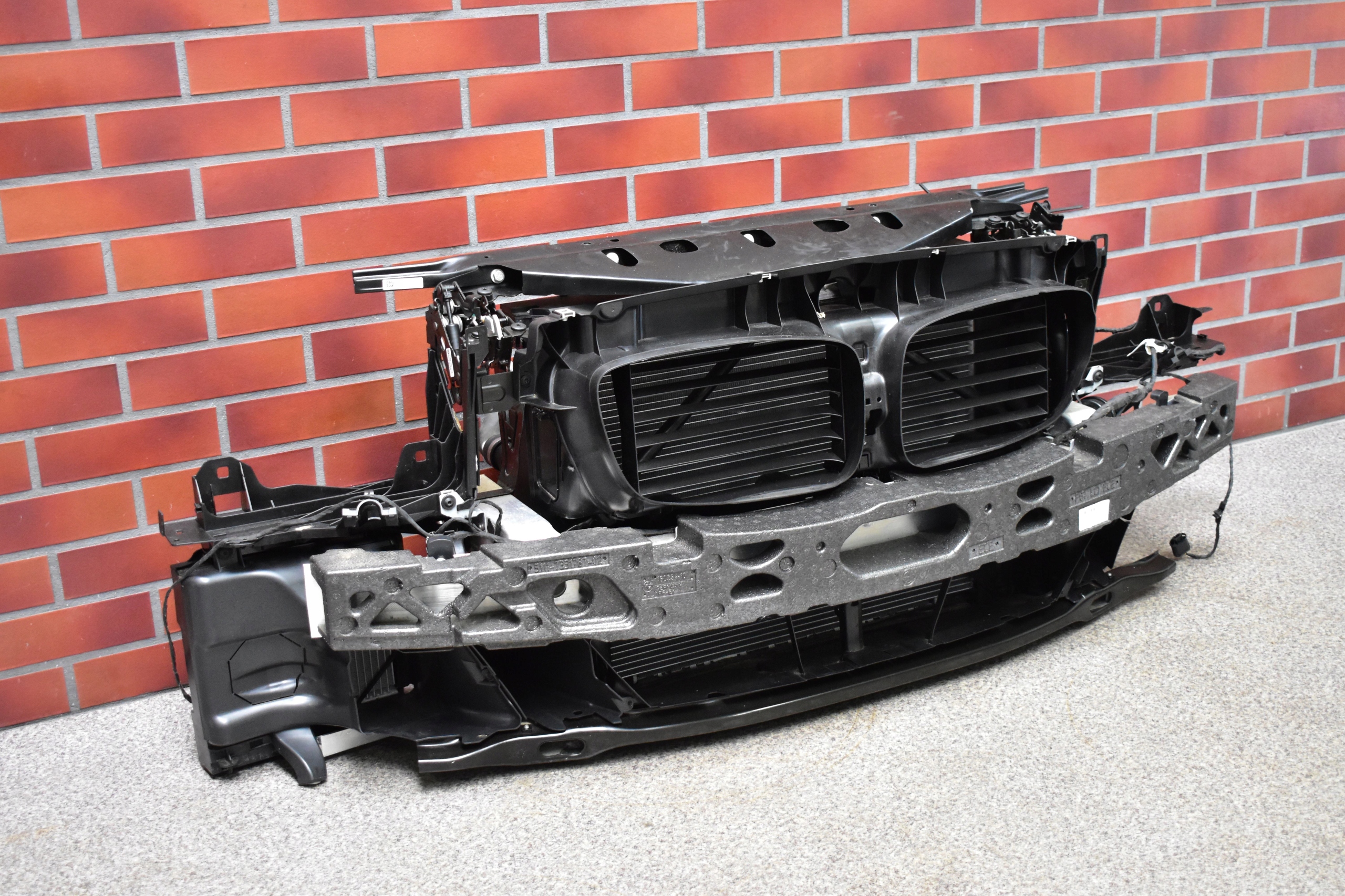 BMW 5 F07 GT LCI WZMOCNIENIE PAS CHŁODNICE 2.8i Producent części BMW OE