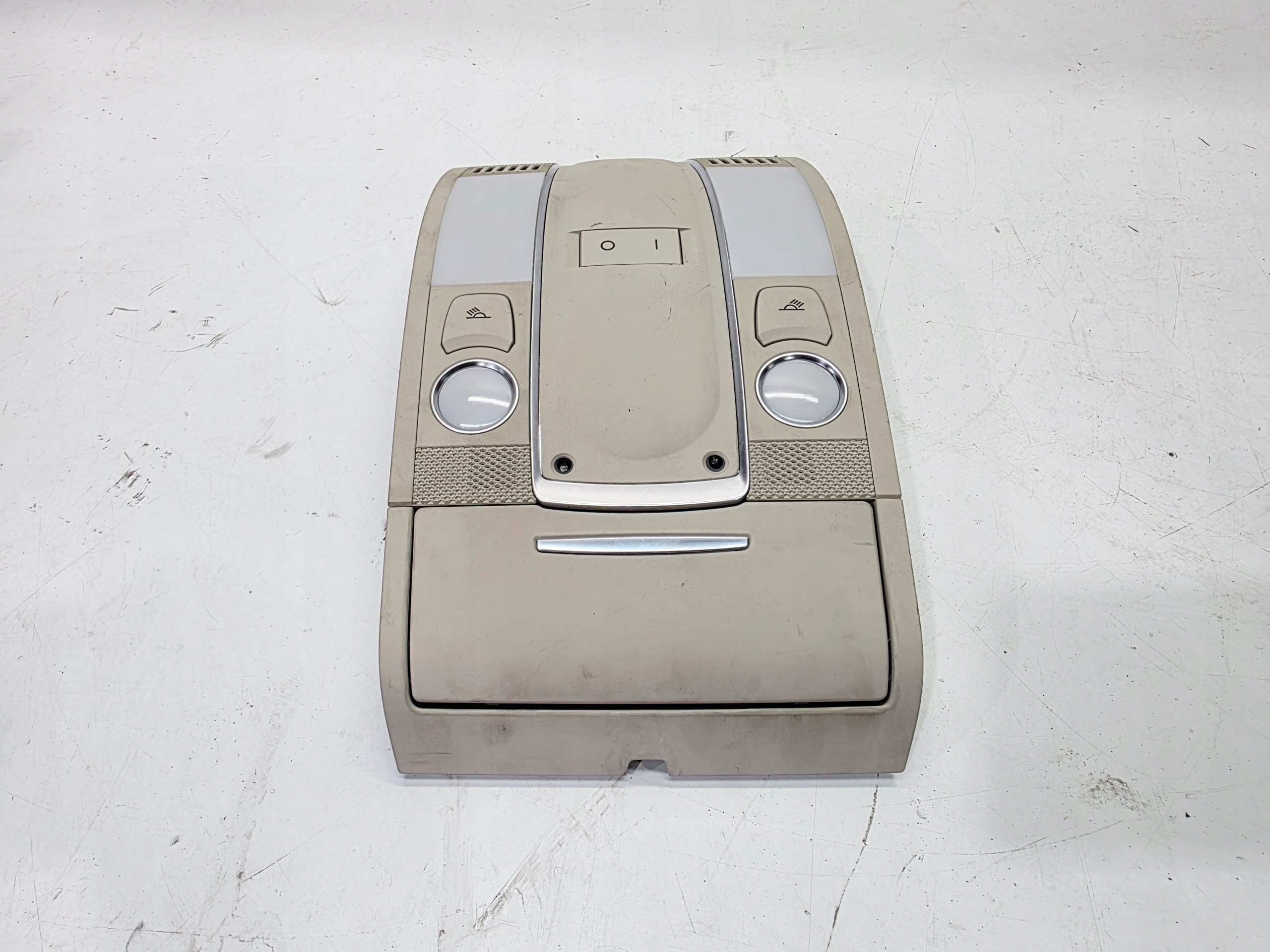 light OSWIETLENIE cabs AMBIENTE AUDI A6 C6 4F0947135BP U57