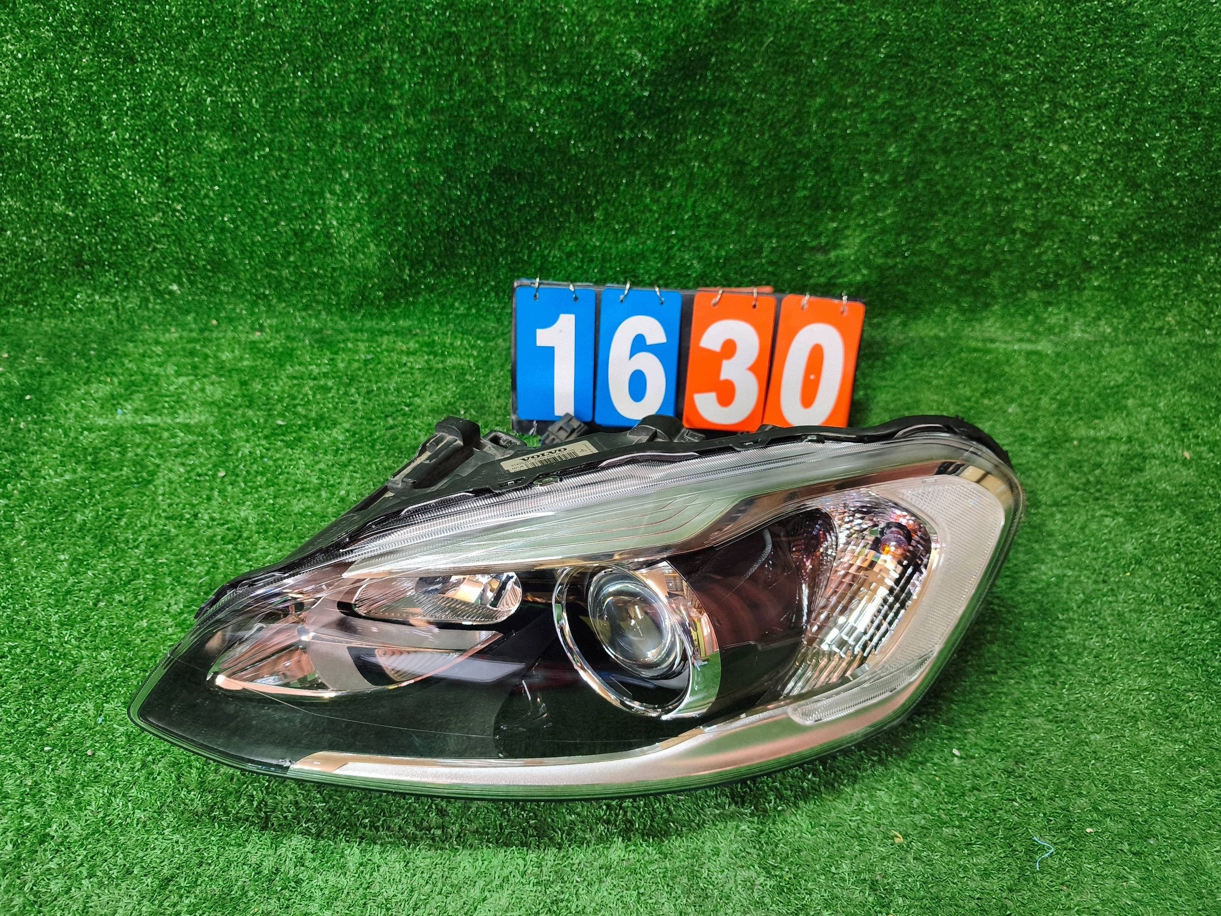 REFLEKTOR left front VOLVO XC60 XENON LIFT positioning NR.1630