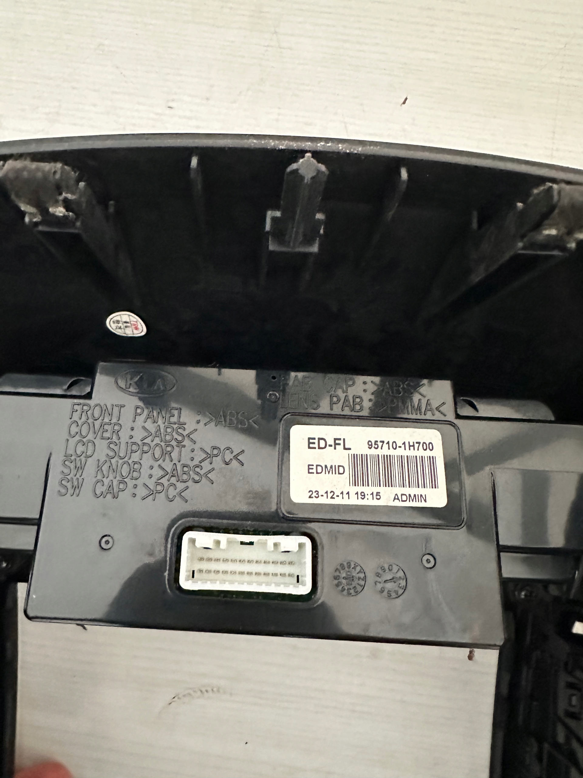 KIA CEED PANEL RÁM 95710-1H700 RADIA EU