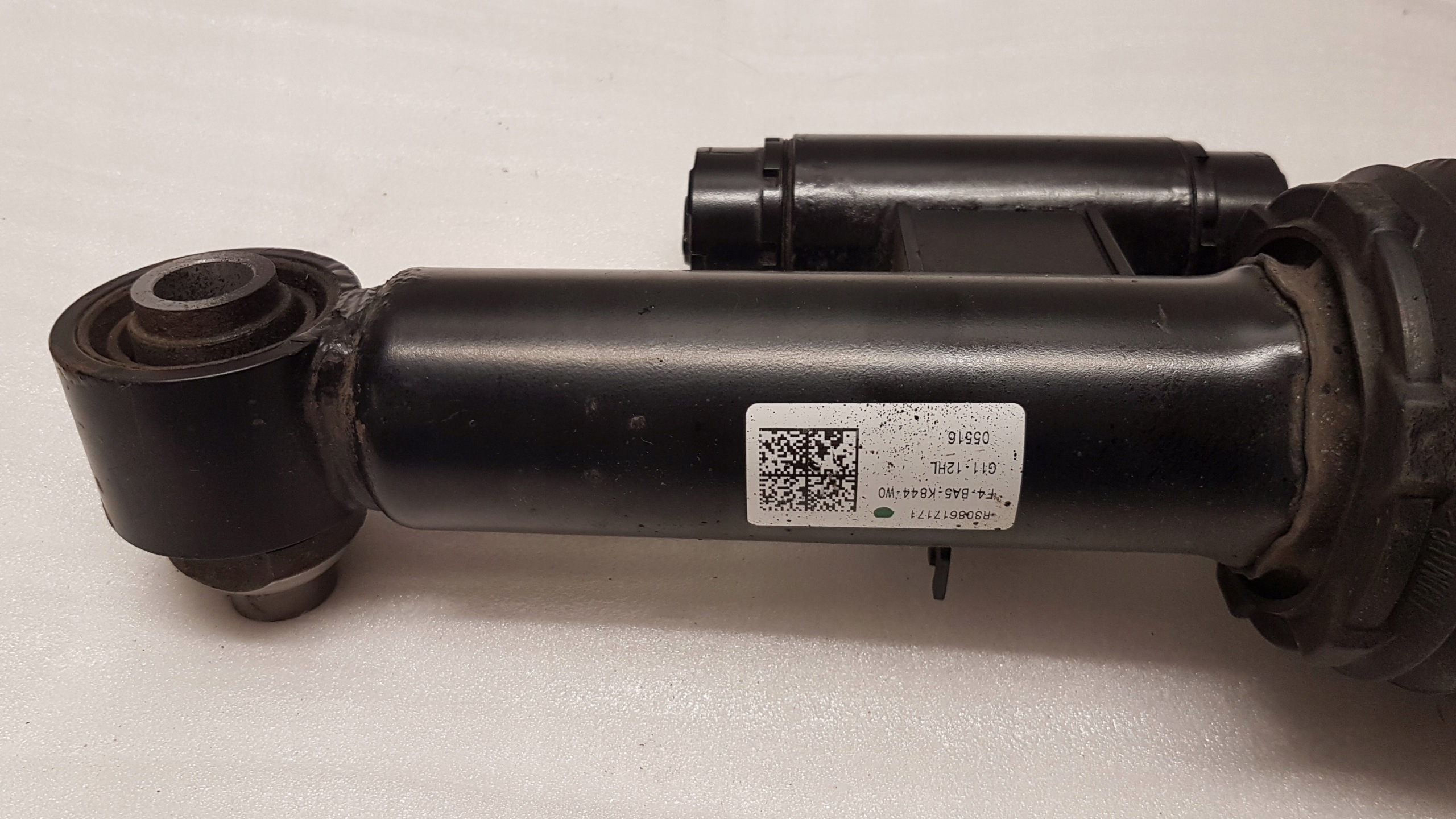 shock absorber left rear part BMW 7 G11 G12 6874593
