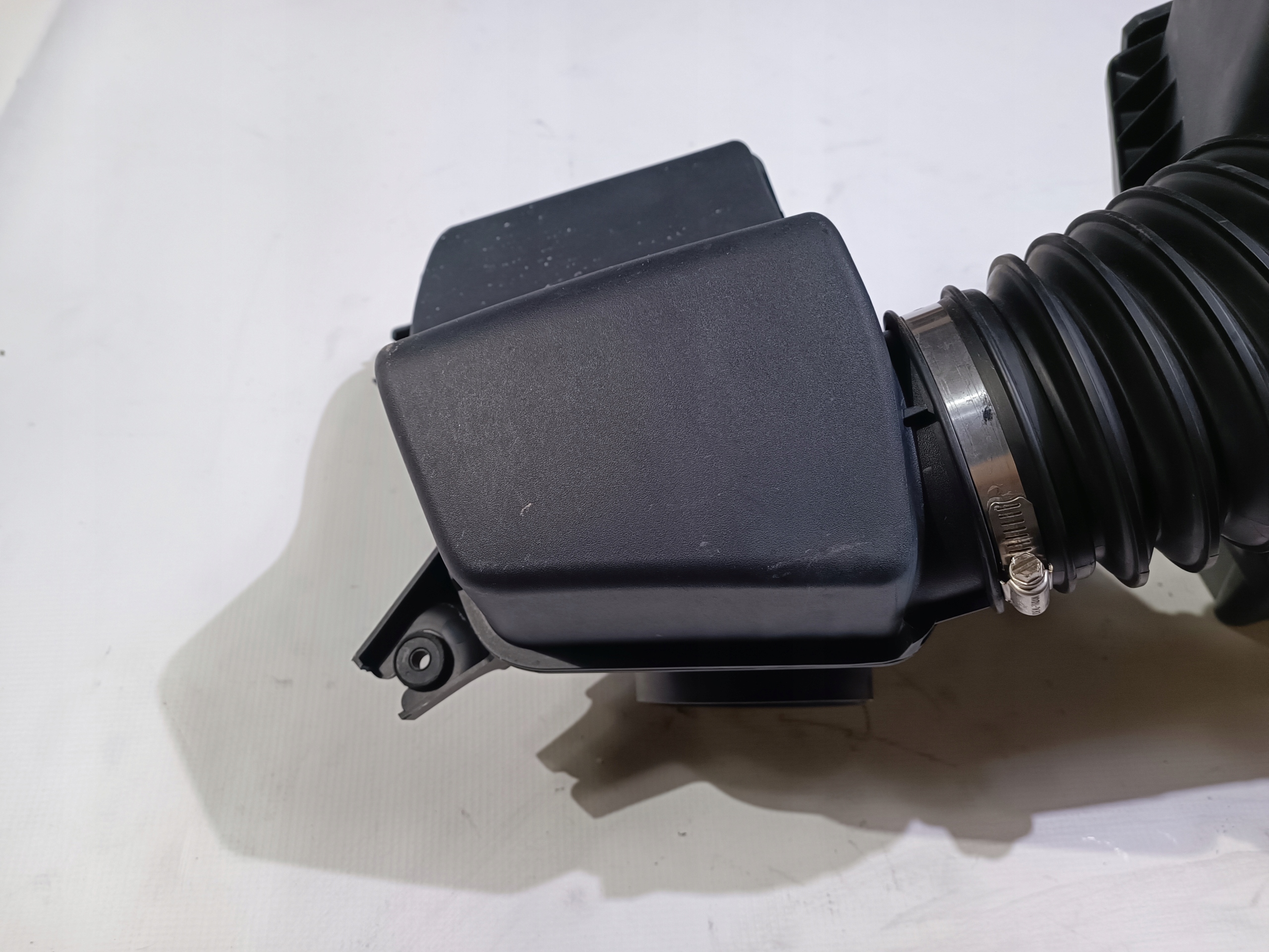 Gehäuse filter luft rezonator rohr dolot Chrysler Pacifica 3.6 2017