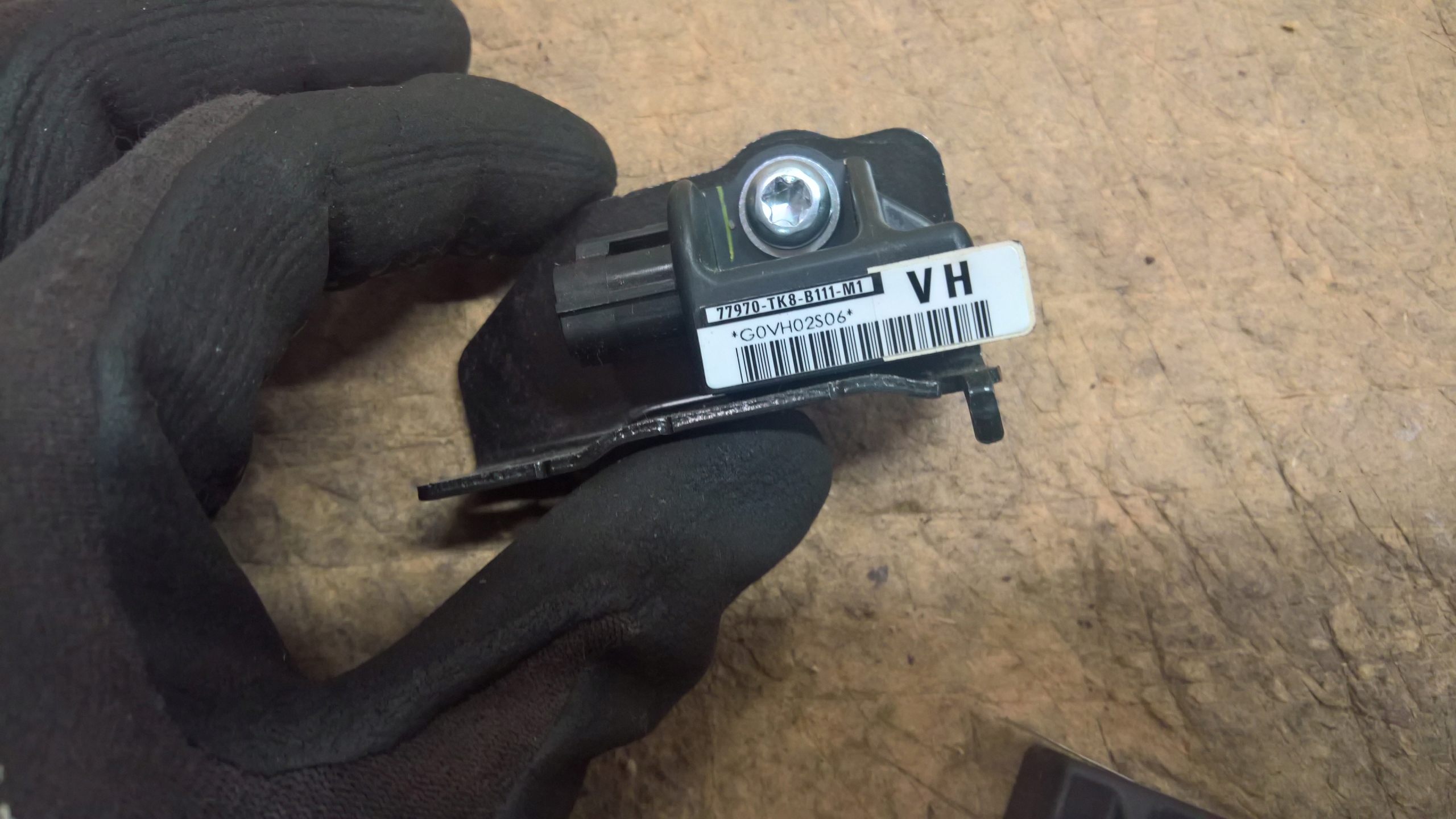 77970-TK8-B111-M1 - Датчик удара подушки безопасности SRS Honda Odyssey 2012