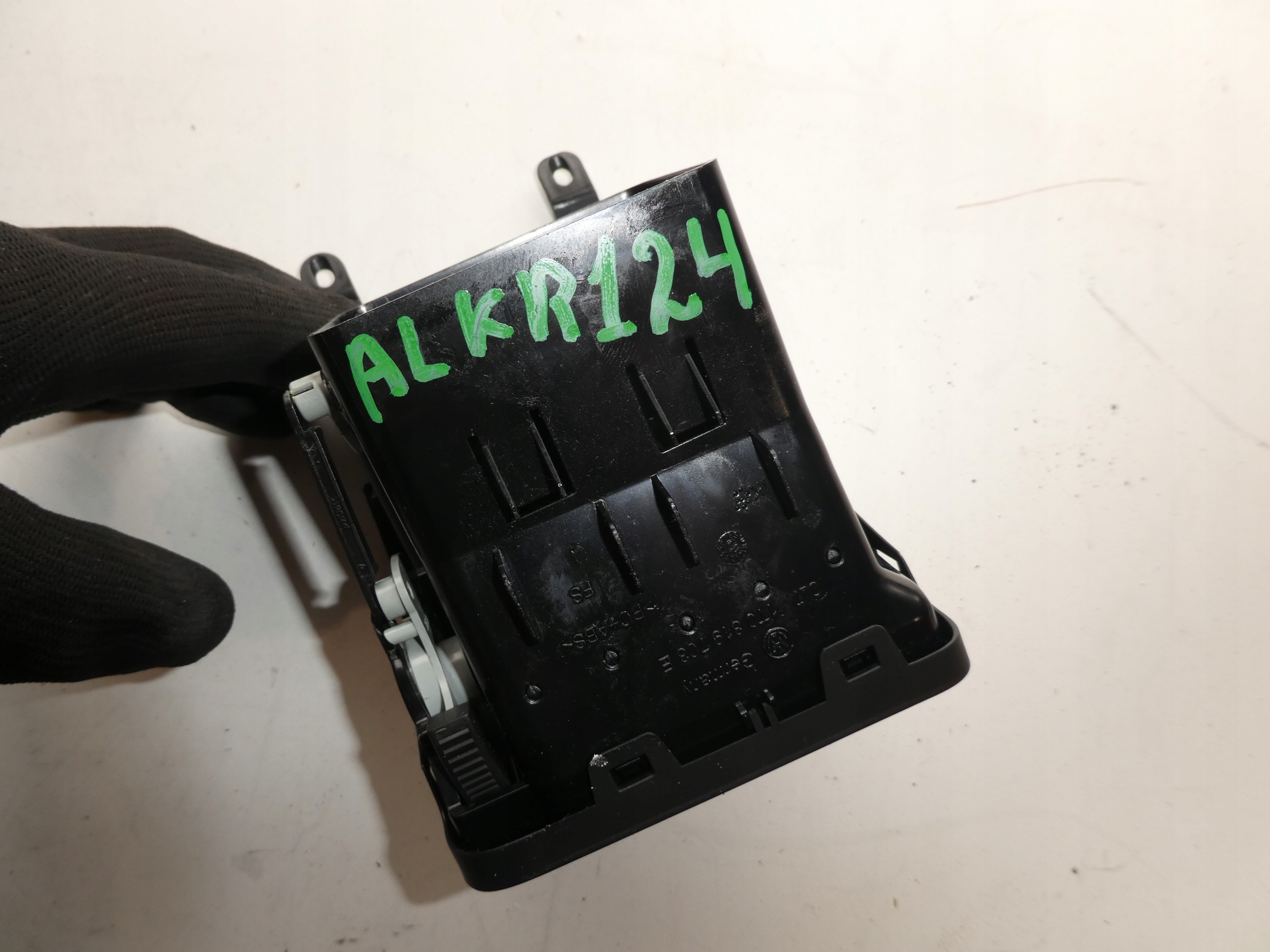 grid air conditioning devices left VW TOURAN 1T0819703E