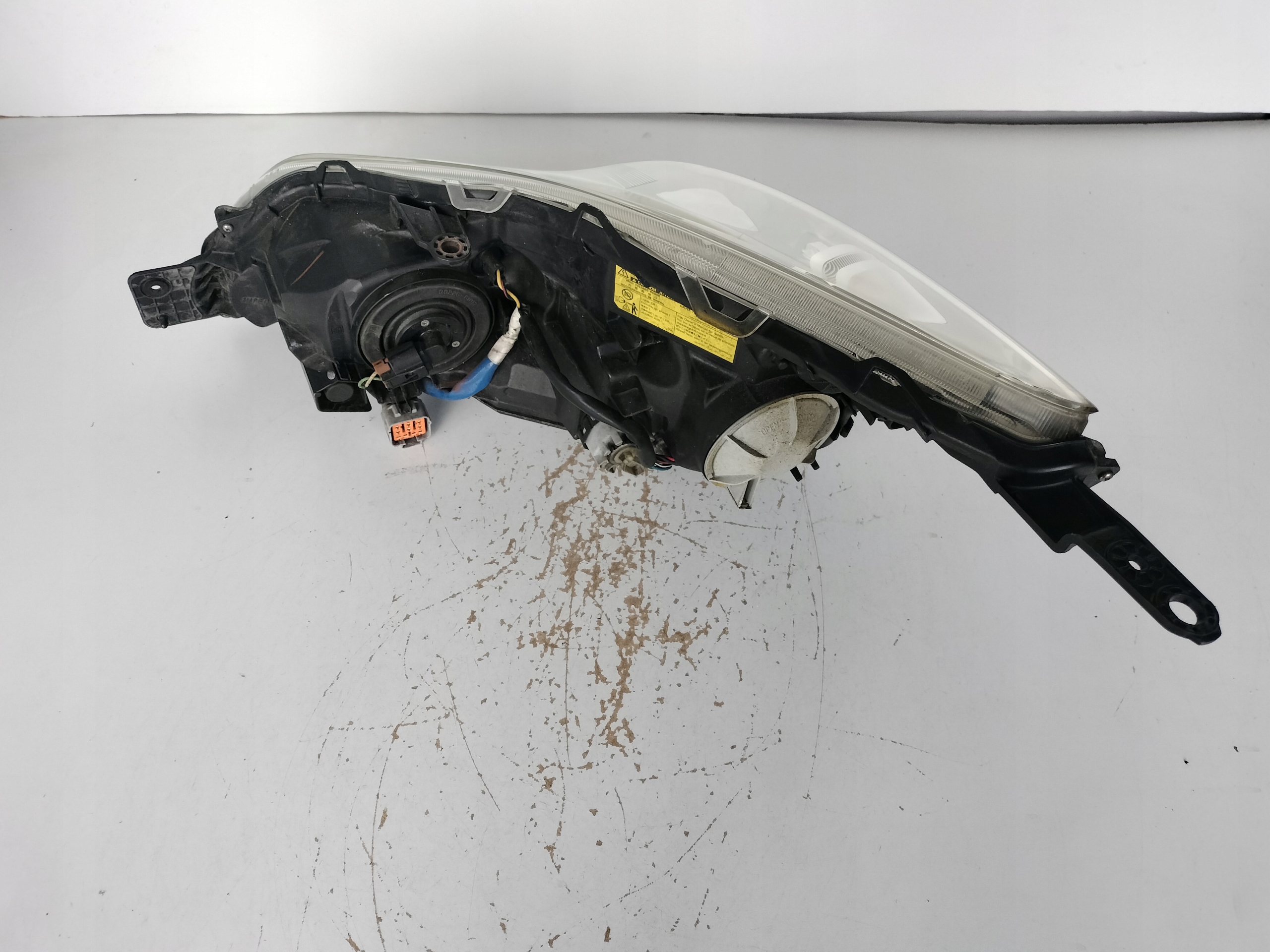 light right REFLEKTOR SUBARU LEGACY OUTBACK 09- XENON