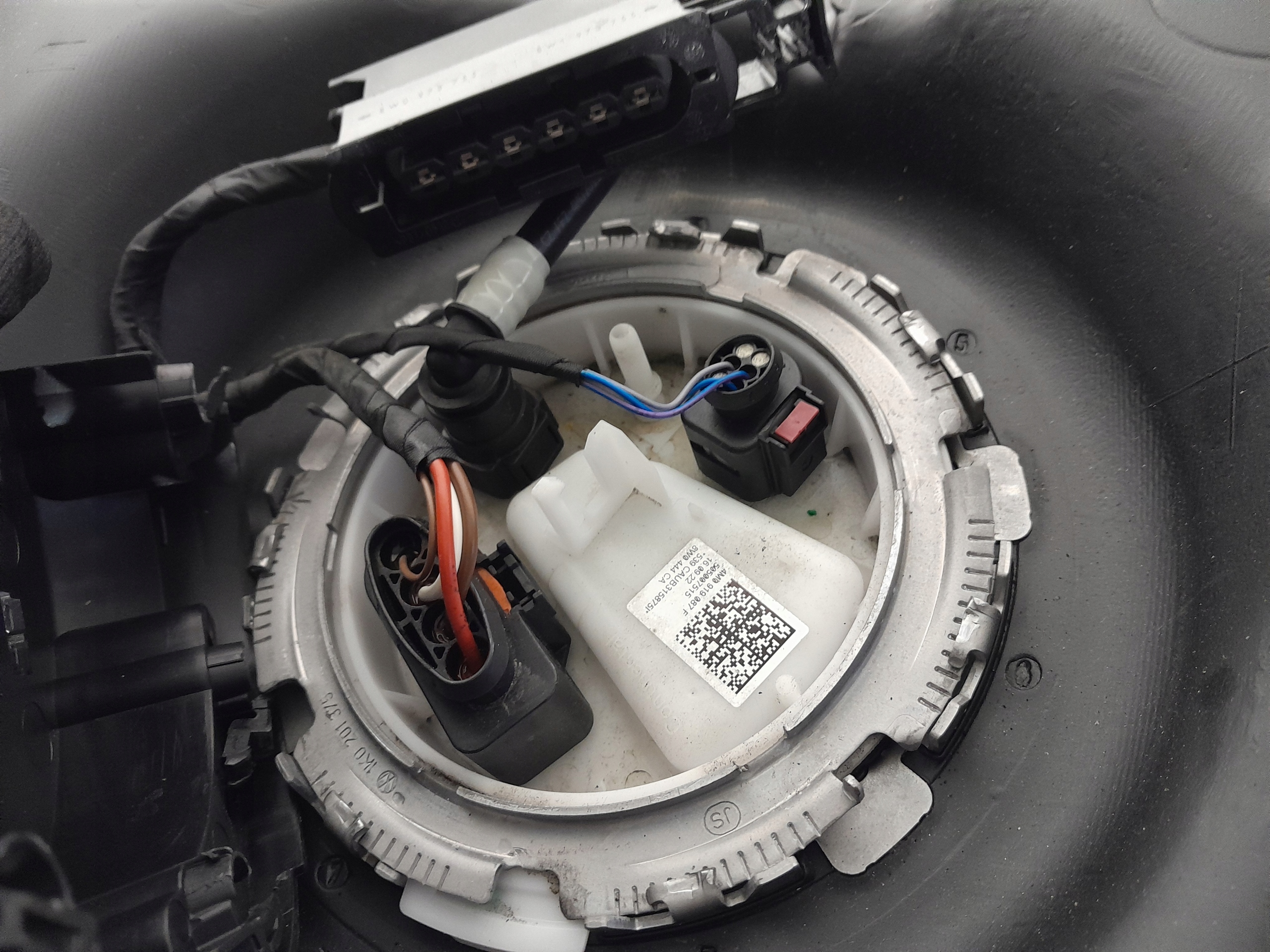 AUDI Q8 4M tank 4M0201060DB 4M0919087F