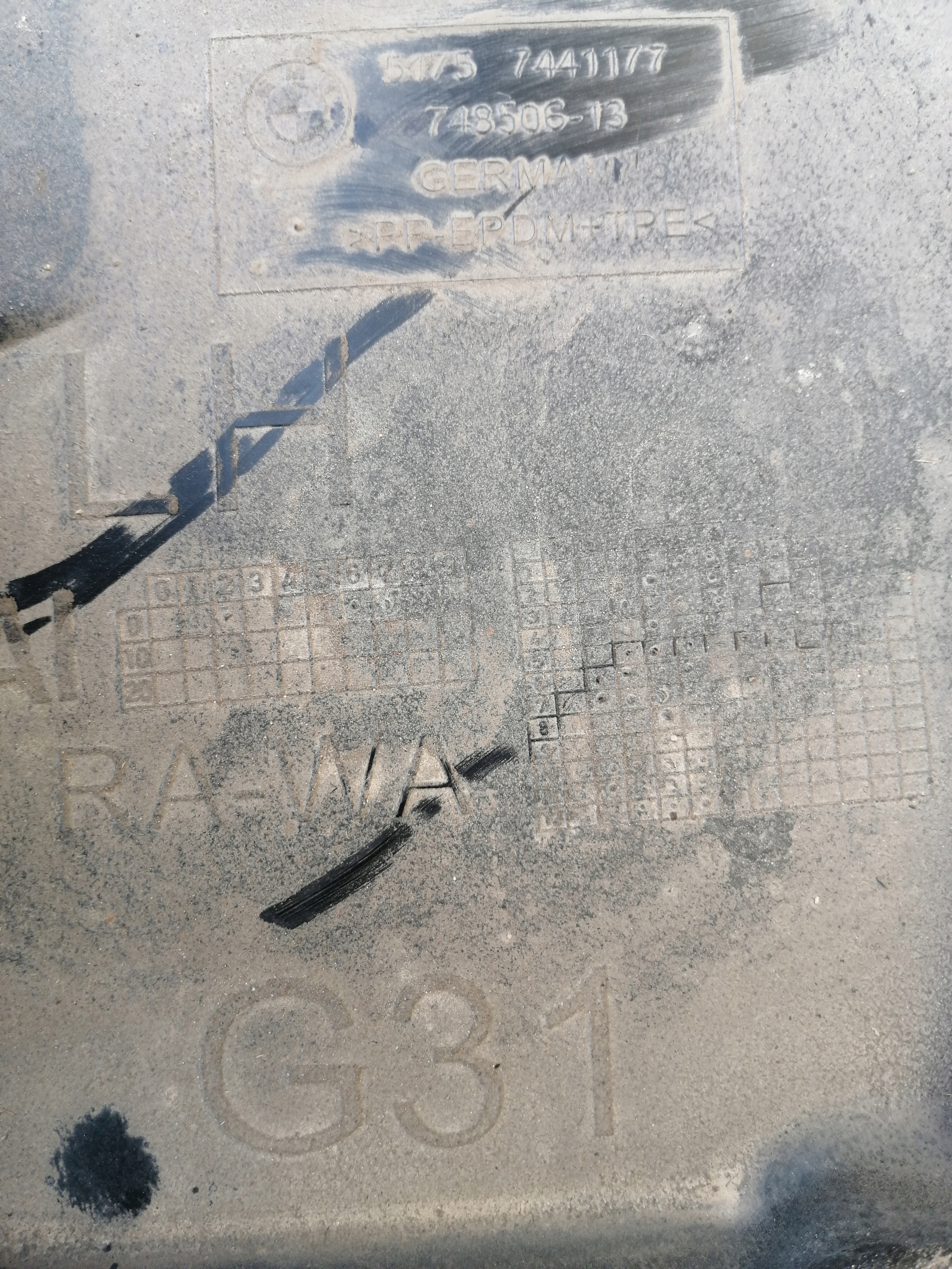 7441180/7441177 - Напольная накладка BMW 5 G31