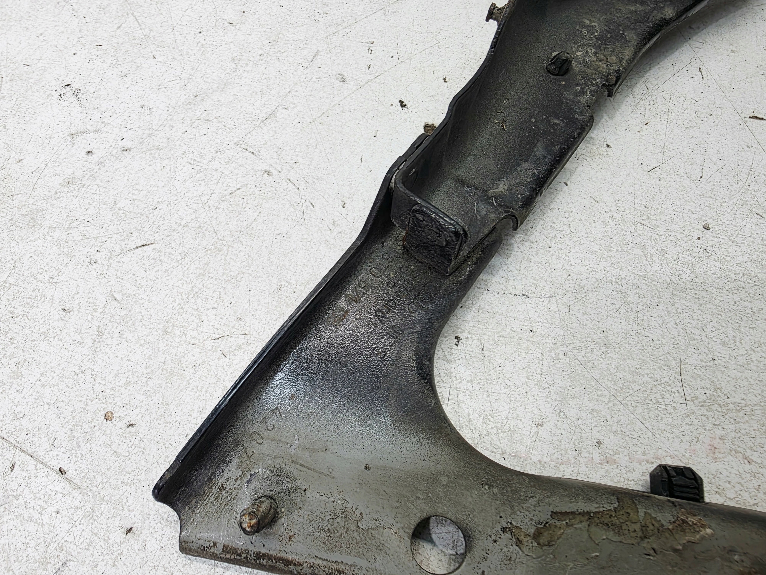 Console Support plaque Aile Gauche Avant AUDI A5 8T 8T0821135
