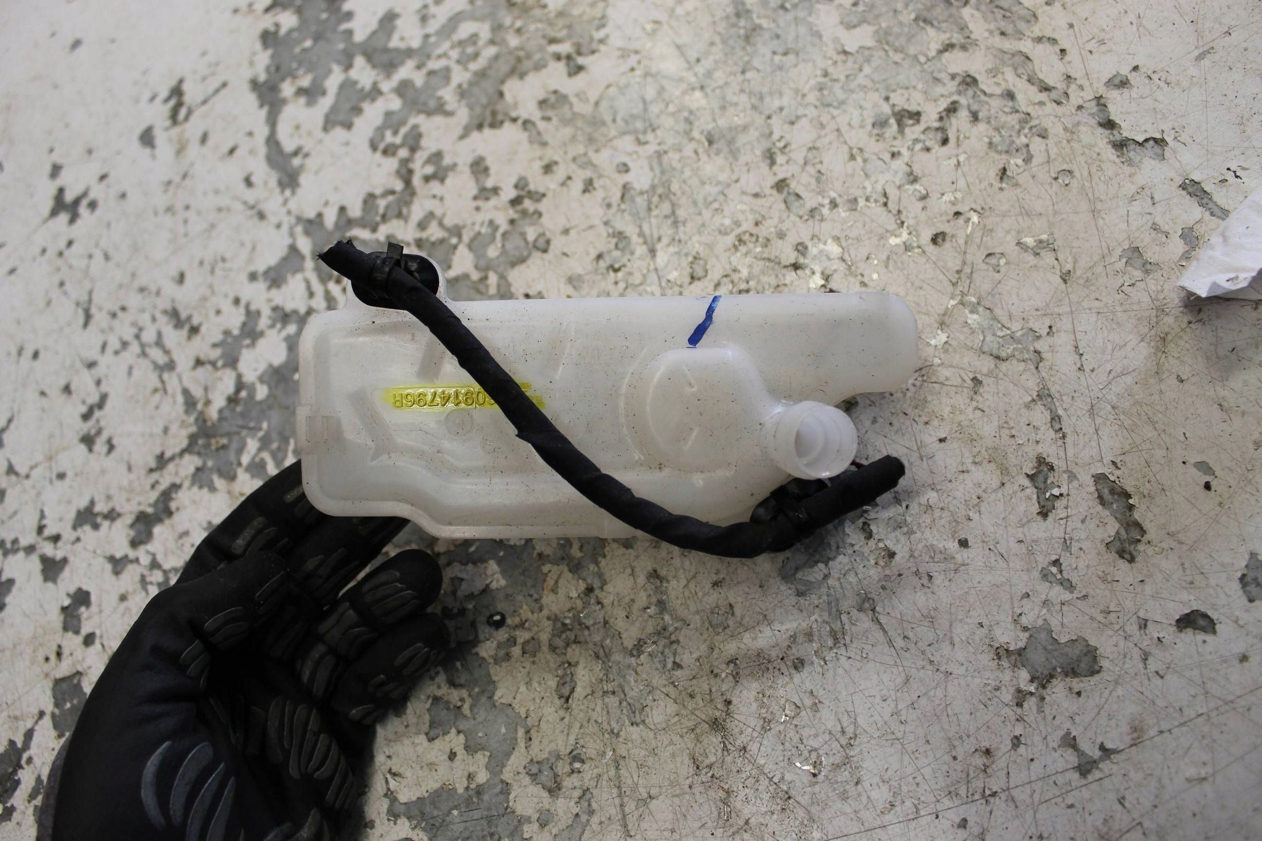 ZBIORNICZEK PŁYNU HAMULCOWEGO 460914796R RENAULT OE