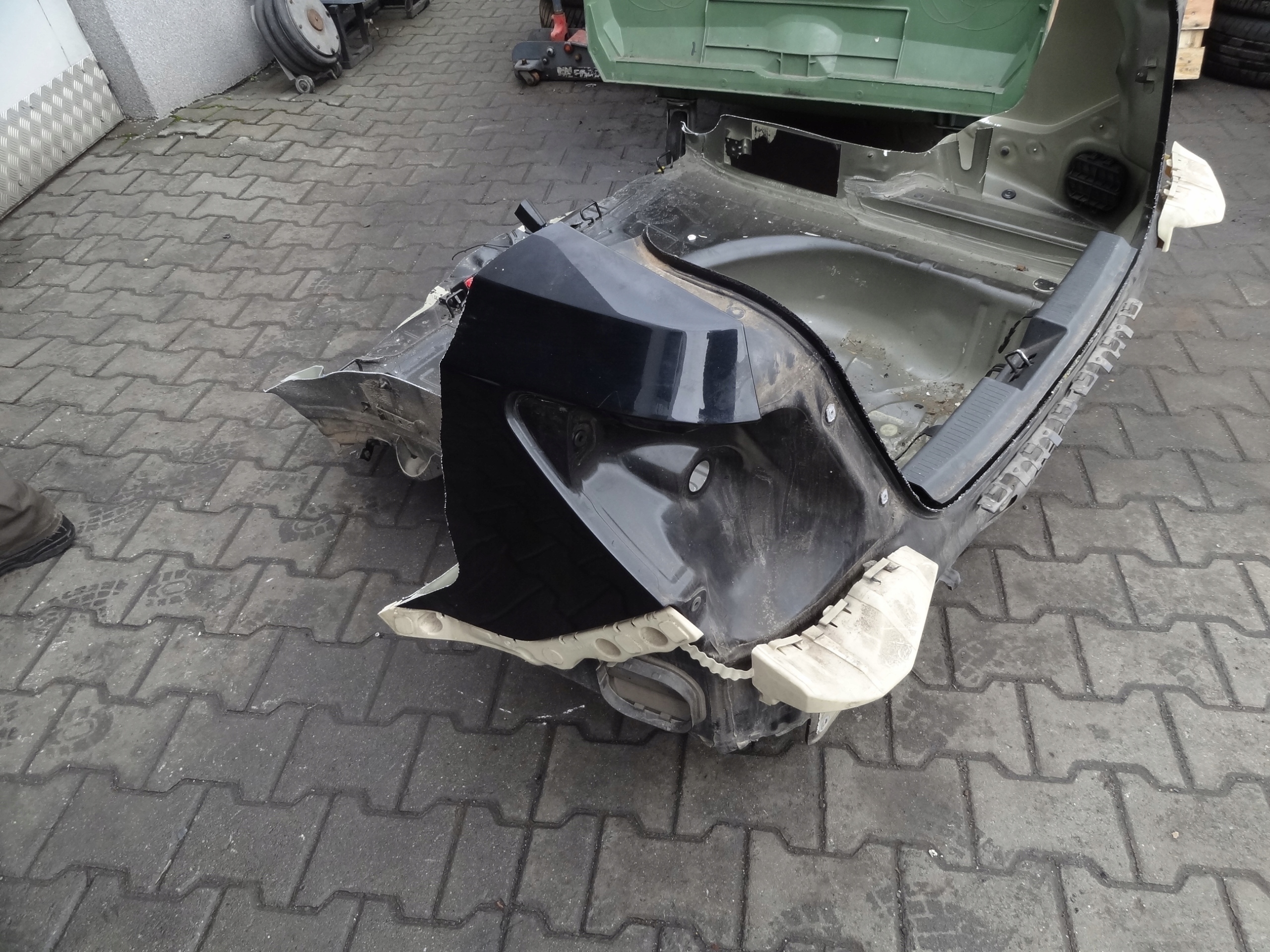 CHEVROLET AVEO T300 2011 SEDAN PAS TYLNY Z PODLOGA Waga produktu z opakowaniem jednostkowym 9 kg