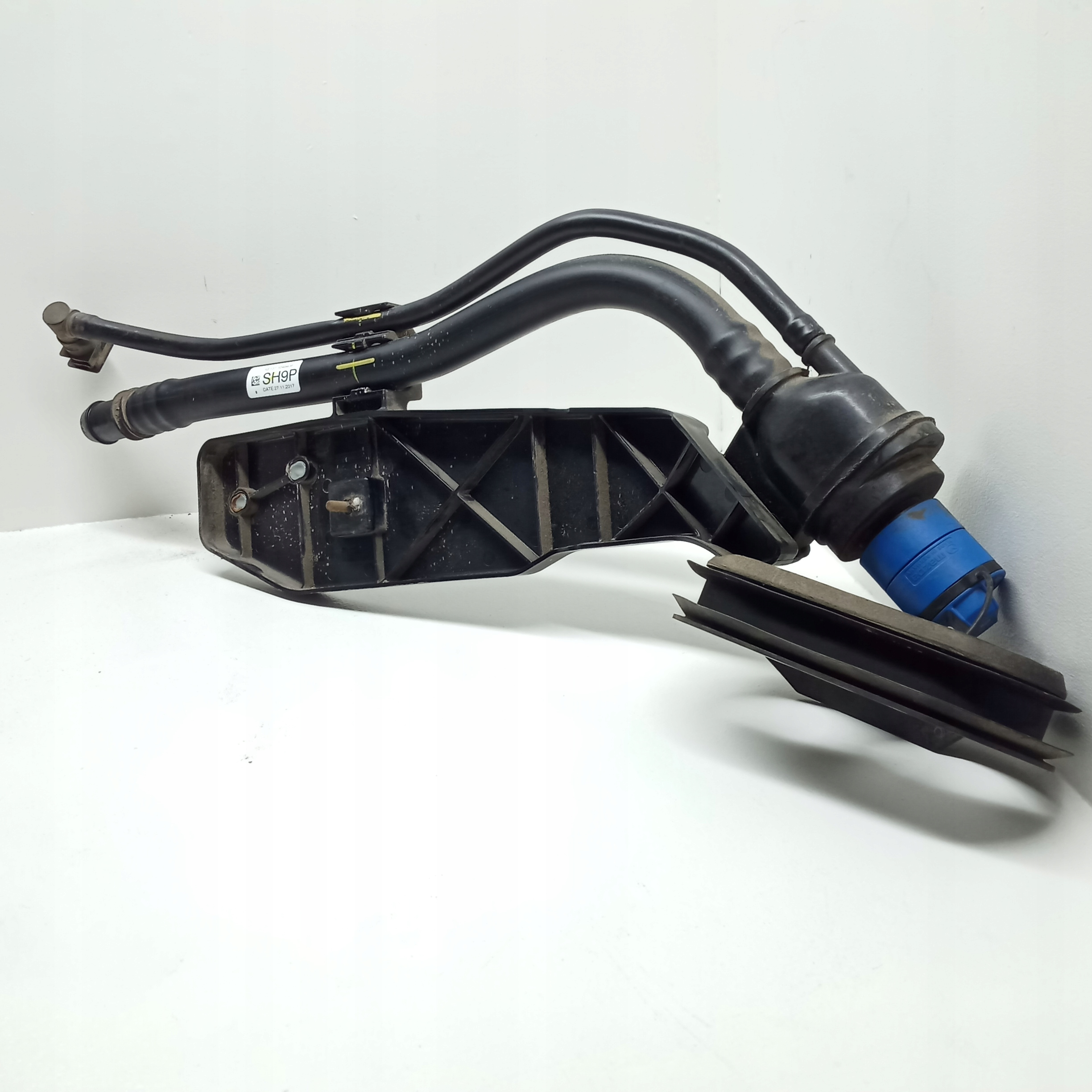 1049549 1049553 - MAZDA CX-5 II 2017-ЗАЛИВНАЯ ПРОБКА ШЛАНГ ADBLUE ЕВРОПА