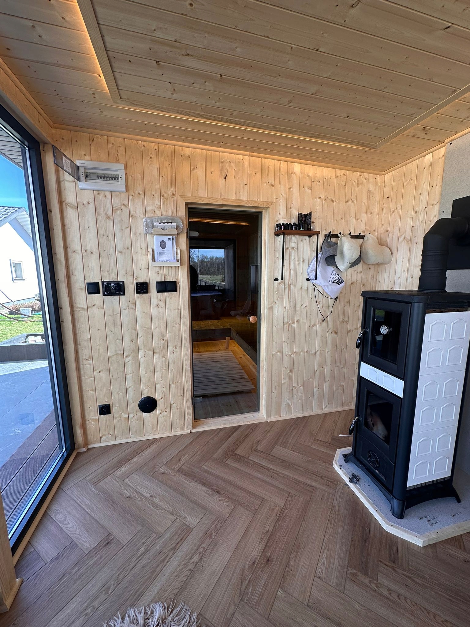 Moderni 3,5 x 10 m lauko sauna su pavėsine kubilui, Wi-Fi ir Harvia krosnelė nuotrauka 14