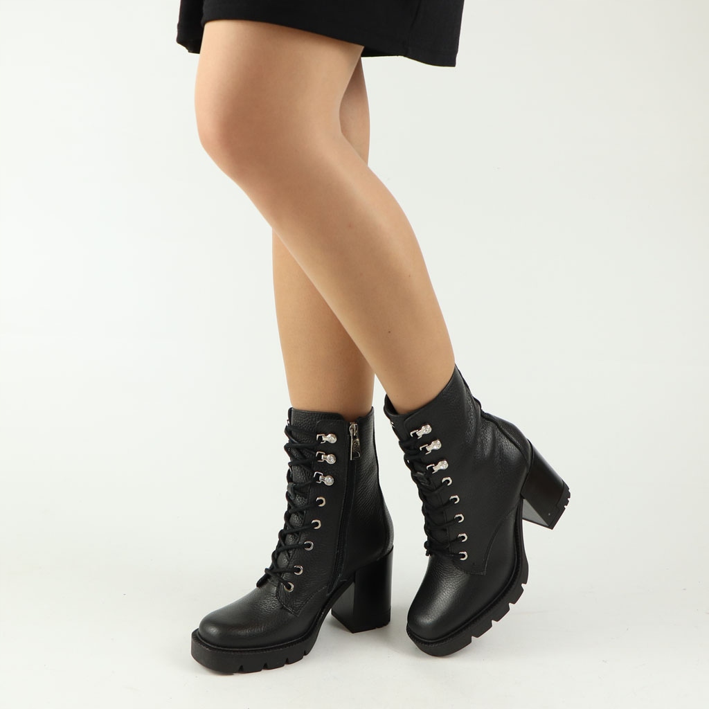 Botki Carinii B9205-J23 Czarne lico 40 Marka Carinii