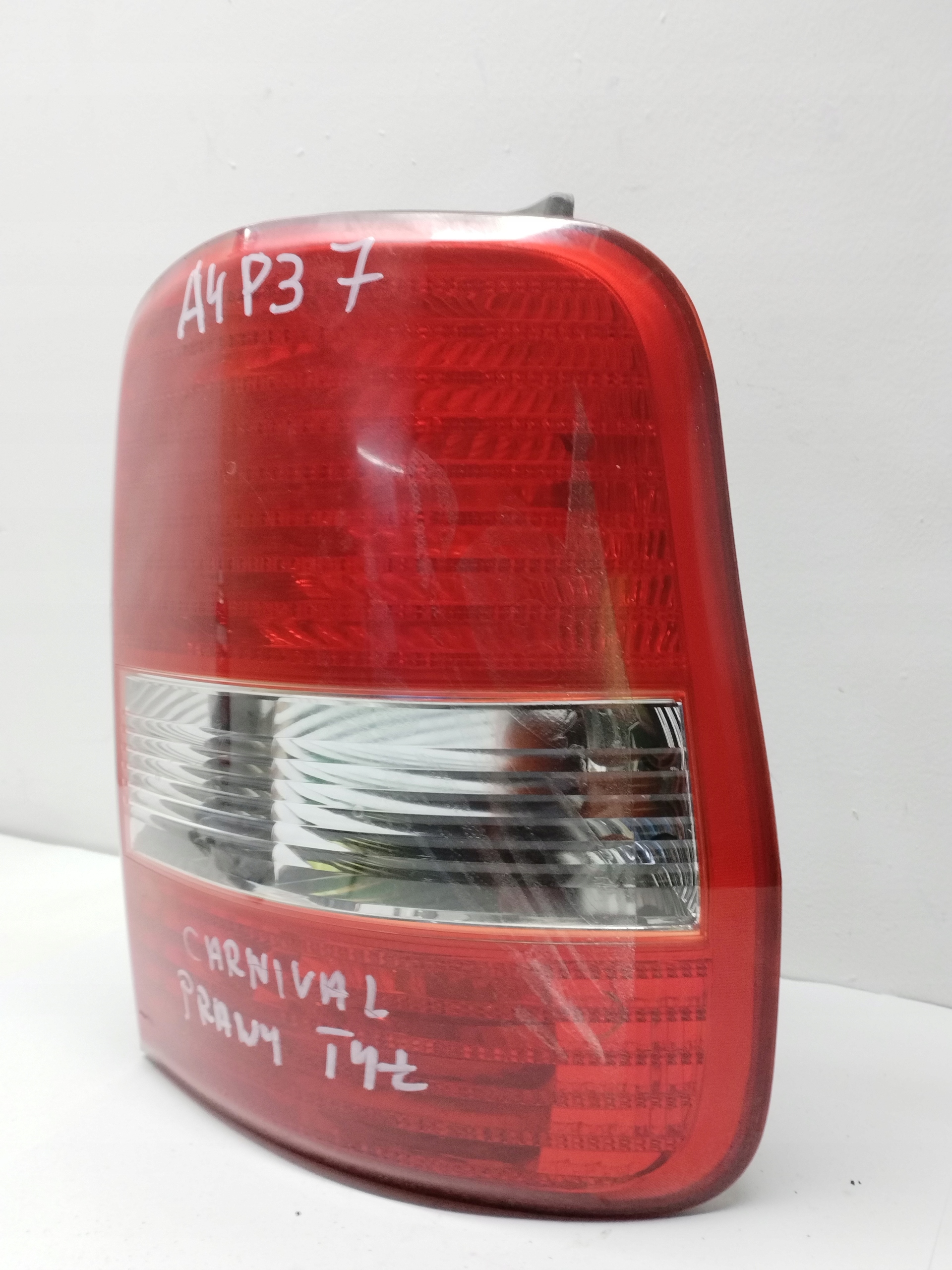 light rear right Kia Carnival Lift