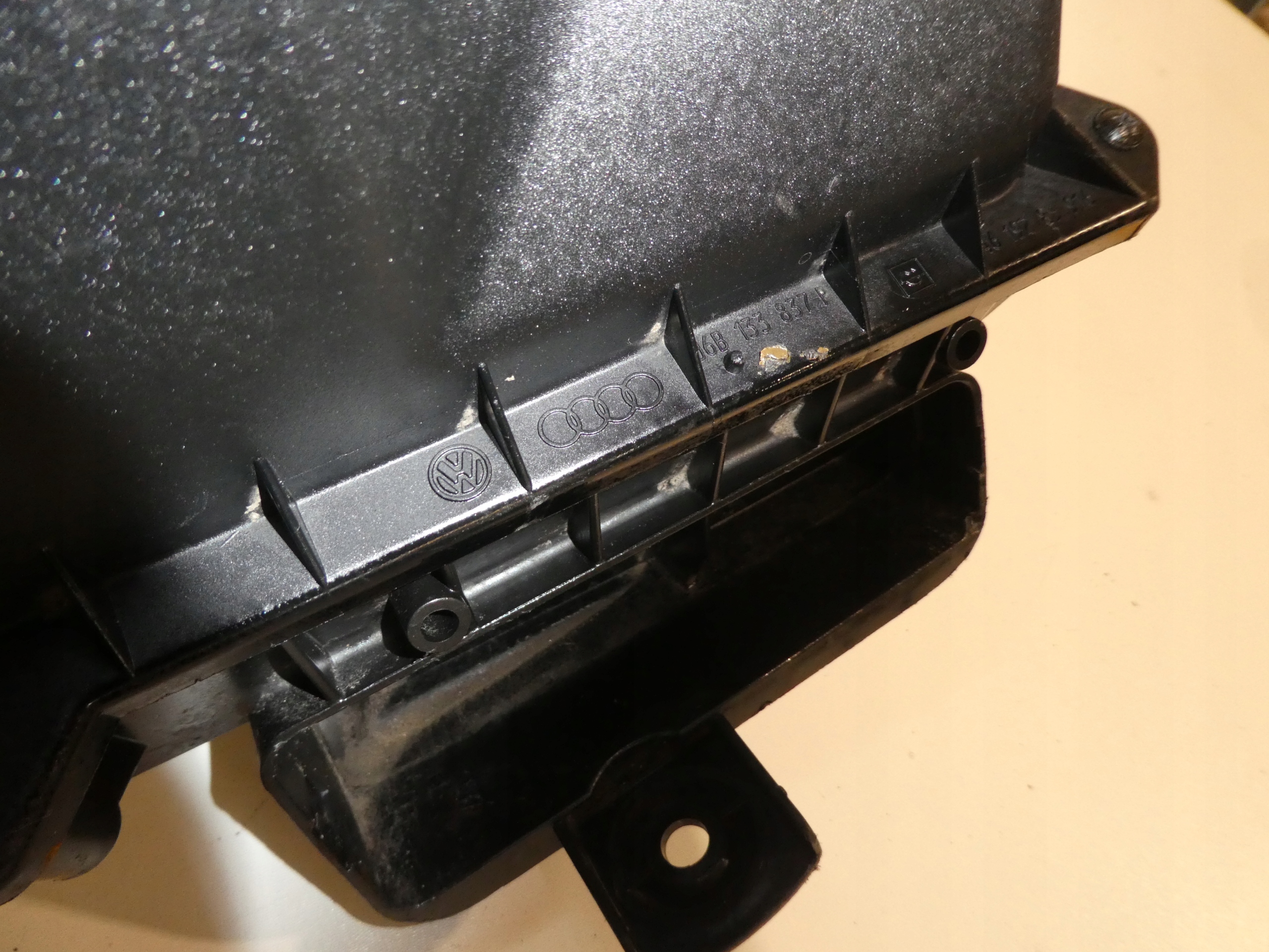 luftfiltergehäuse AUDI A4 B6 2.0 06B133837P