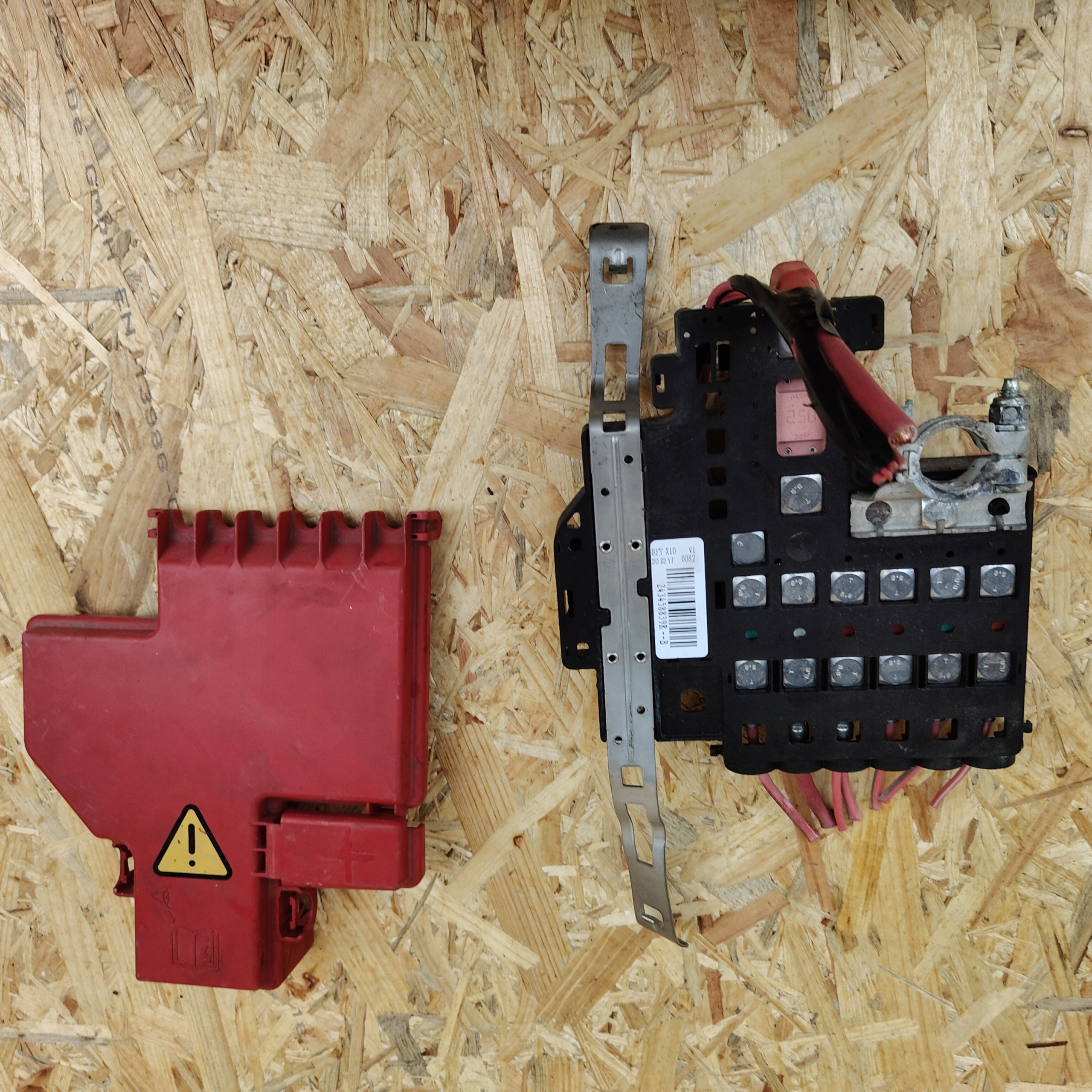 Module fusibles RENAULT 243458839R