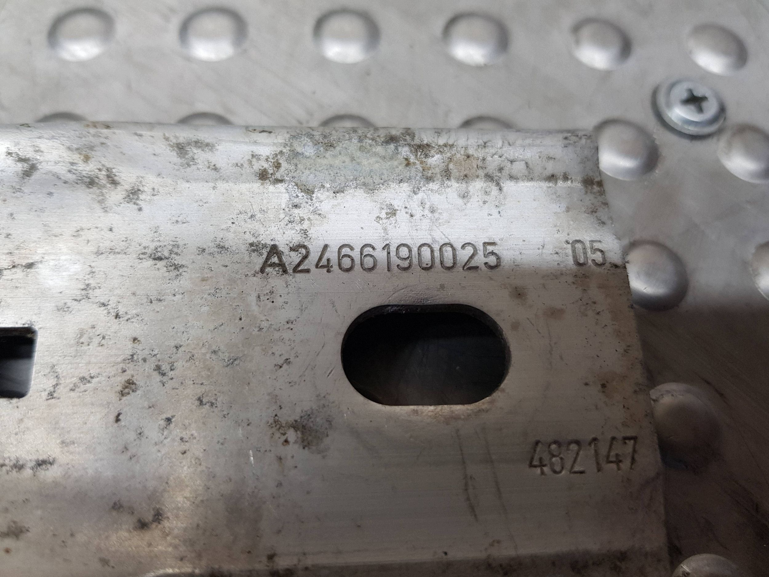 pillar TUNELU chassis A2466190025 MERCEDES GLA X156