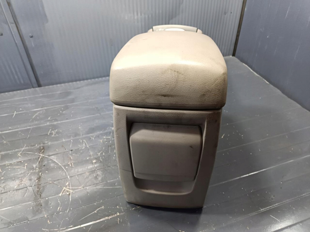 subaru TRIBECA подлокотник