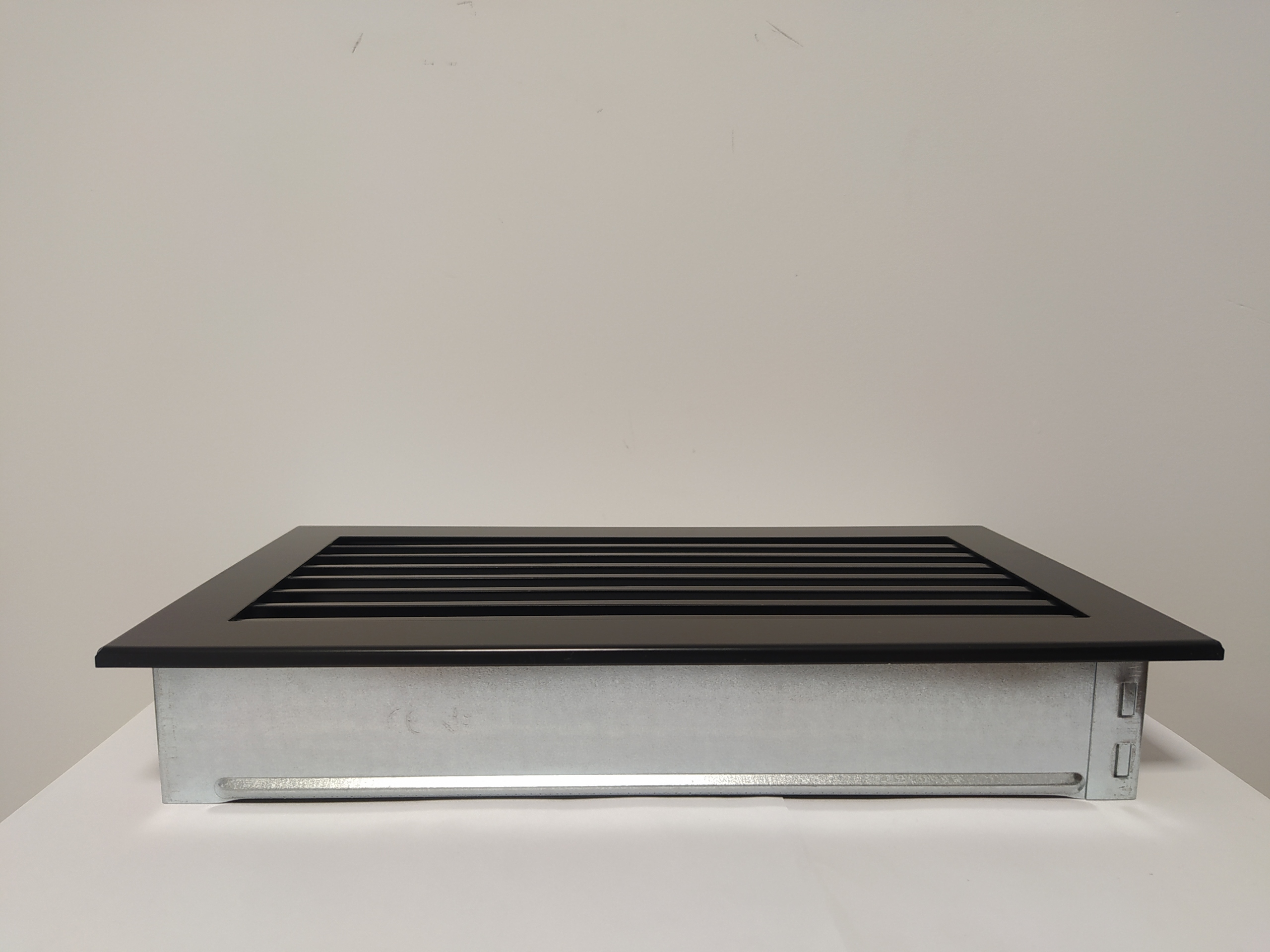 KRATKA KOMINKOWA FRESH CZARNA 17x30 WENTYLACYJNA Kod producenta 30C/FRESH