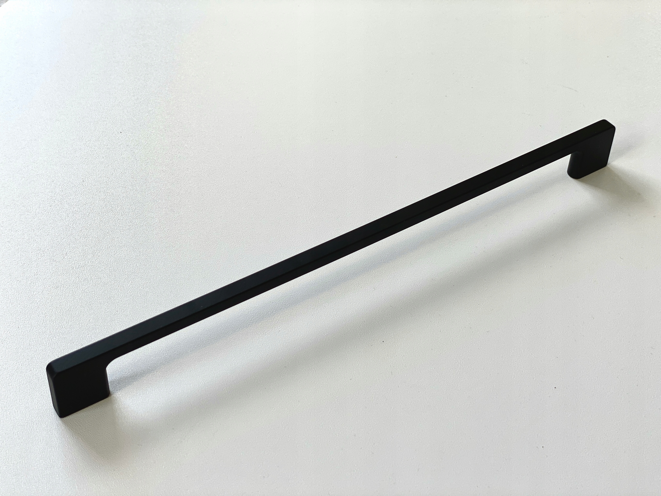 

Uchwyt meblowy Techno Czarny Mat 33 cm