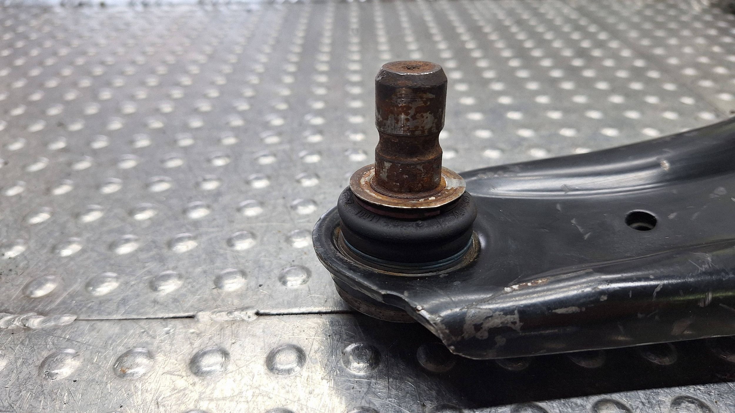 arm right front H1BC-3042R FORD FIESTA MK8