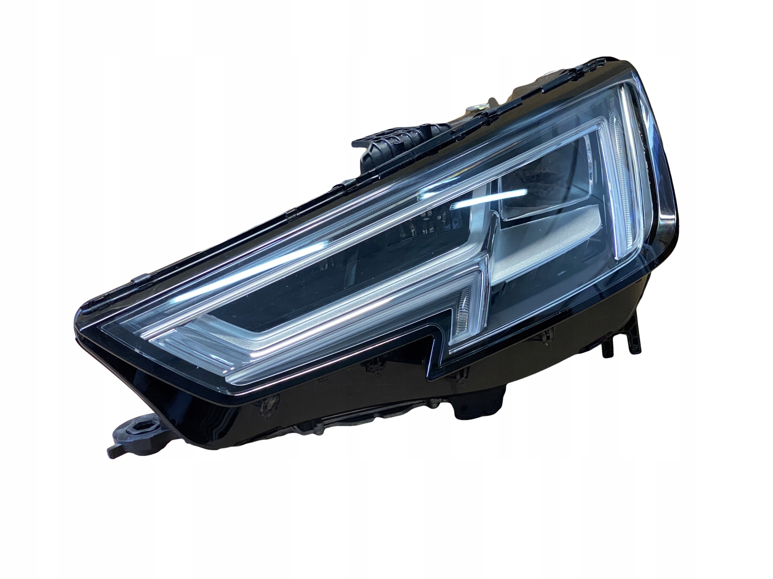 AUDI A4 8W B9 LAMPA LEWA FULL LED 8W0941033