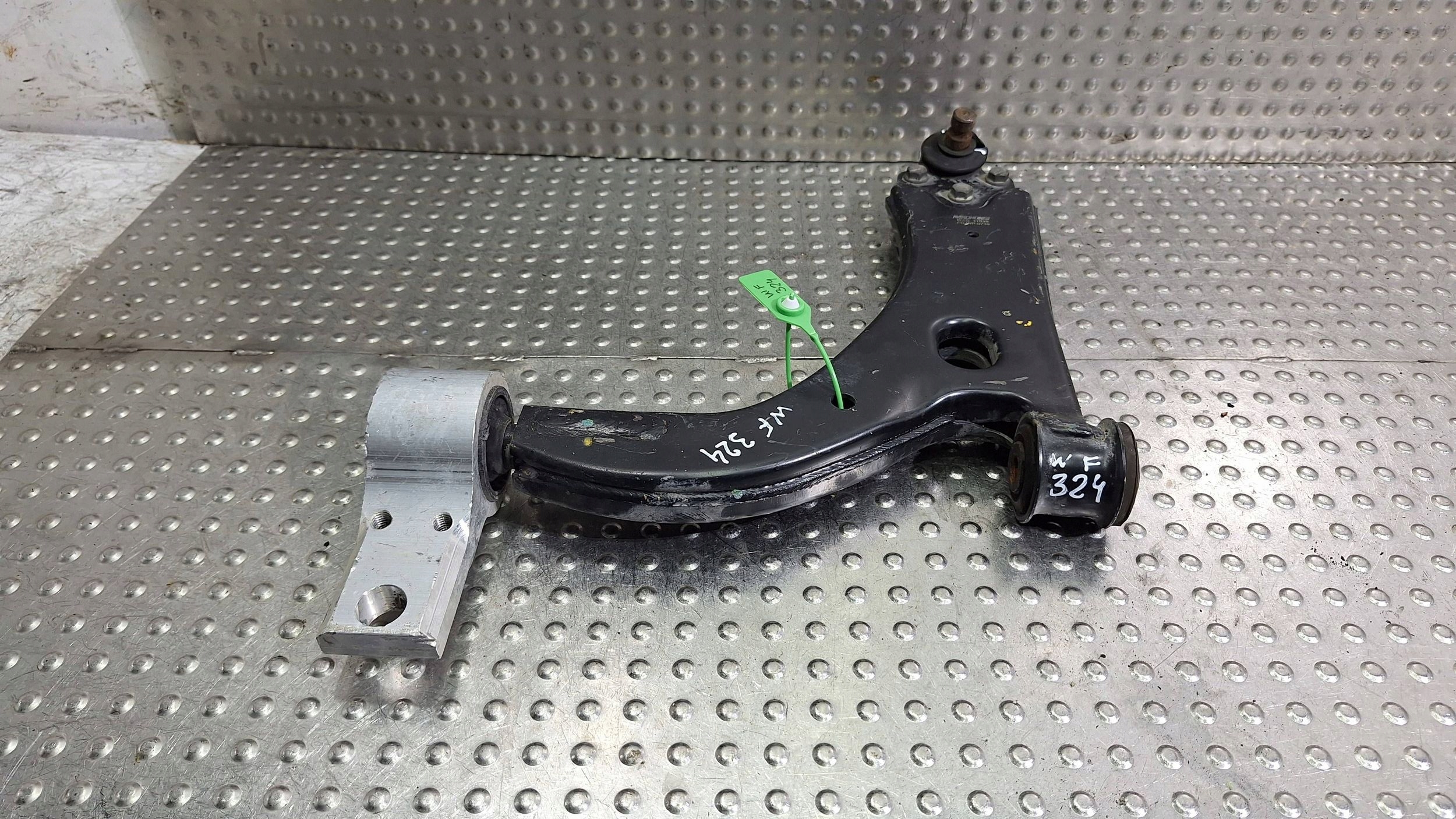 arm left front 2S61-3051-DA FORD FIESTA FUSION MK6