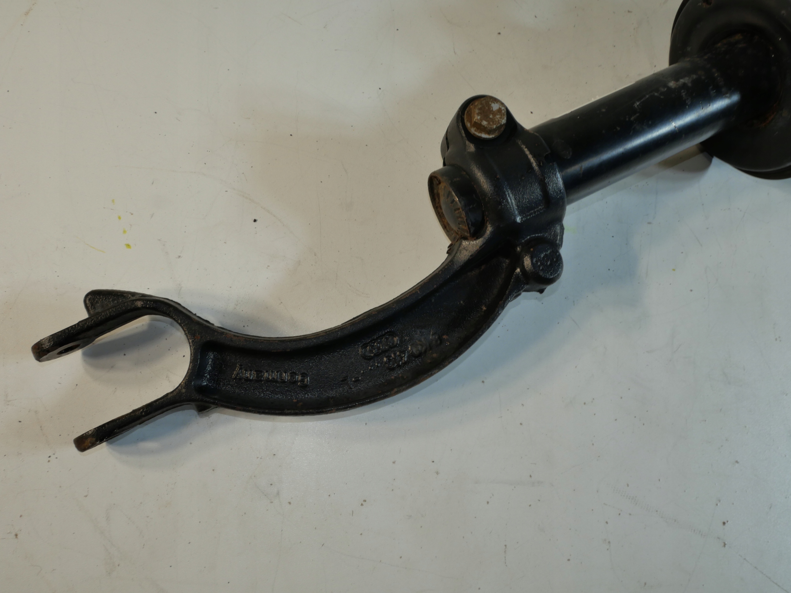 AUDI A4 B8 Amortiseur Avant 8K0031CB