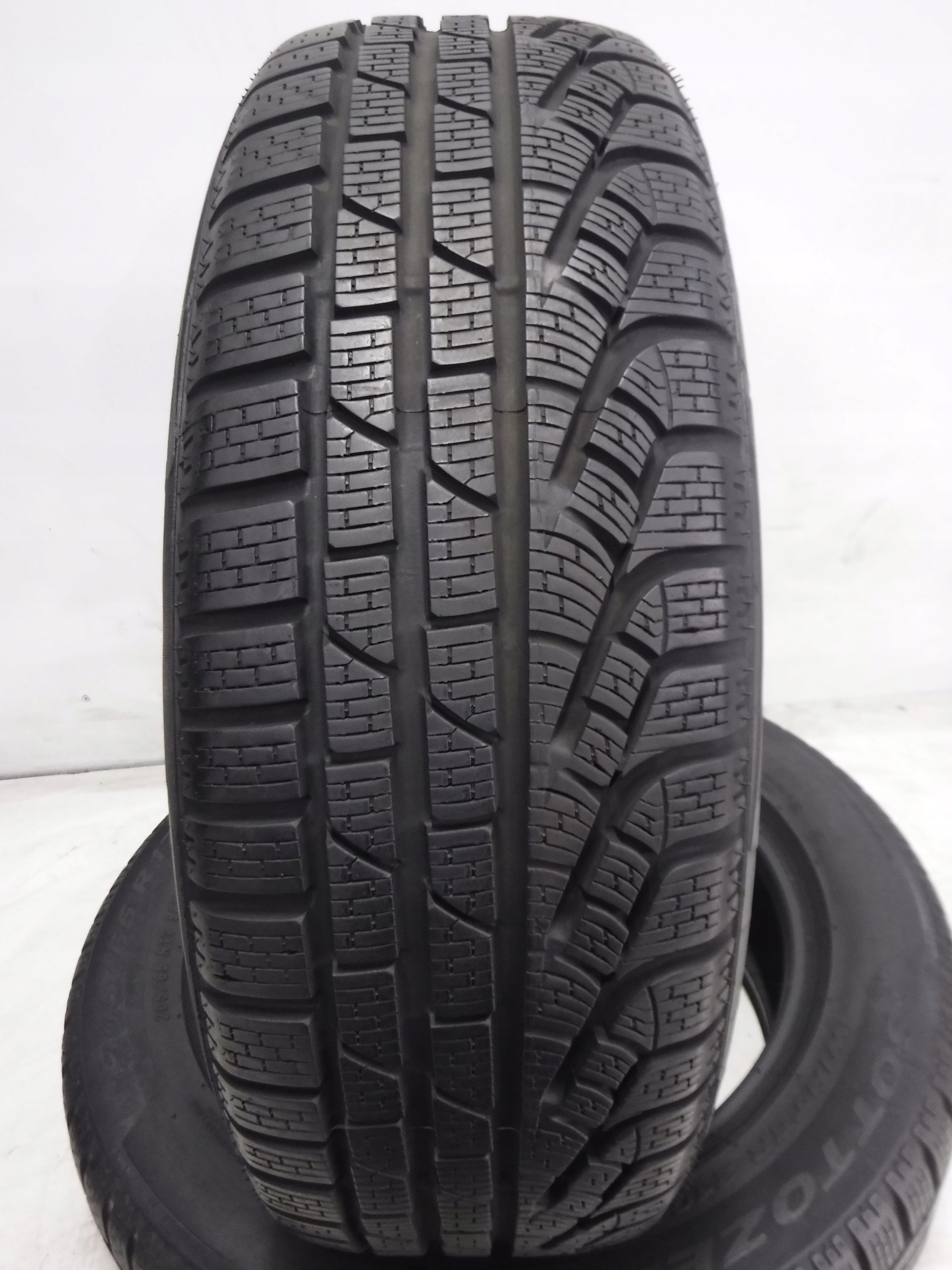 OPONY ZIMOWE PIRELLI WINTER 205/65/17 96H Profil opony 65