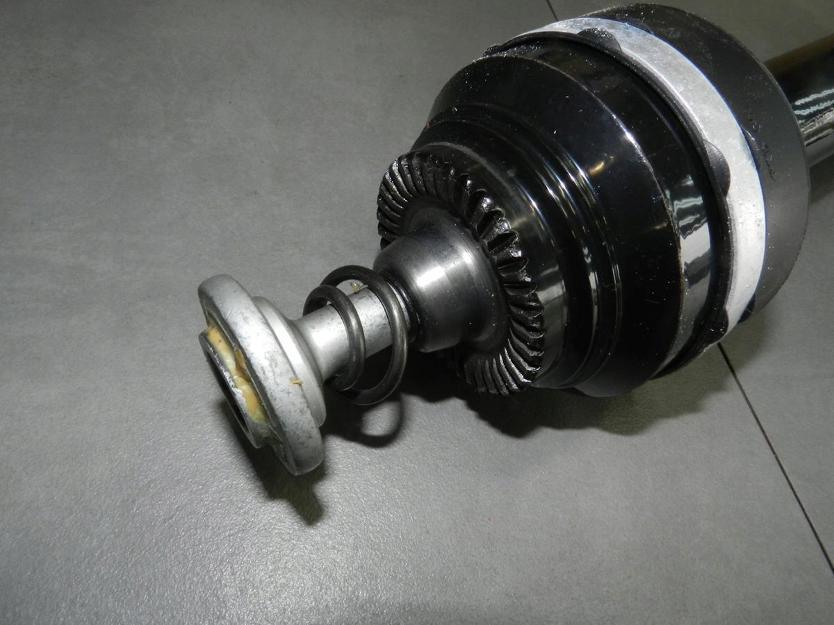 BMW M5 F90 semi-axis right rear part 7856936