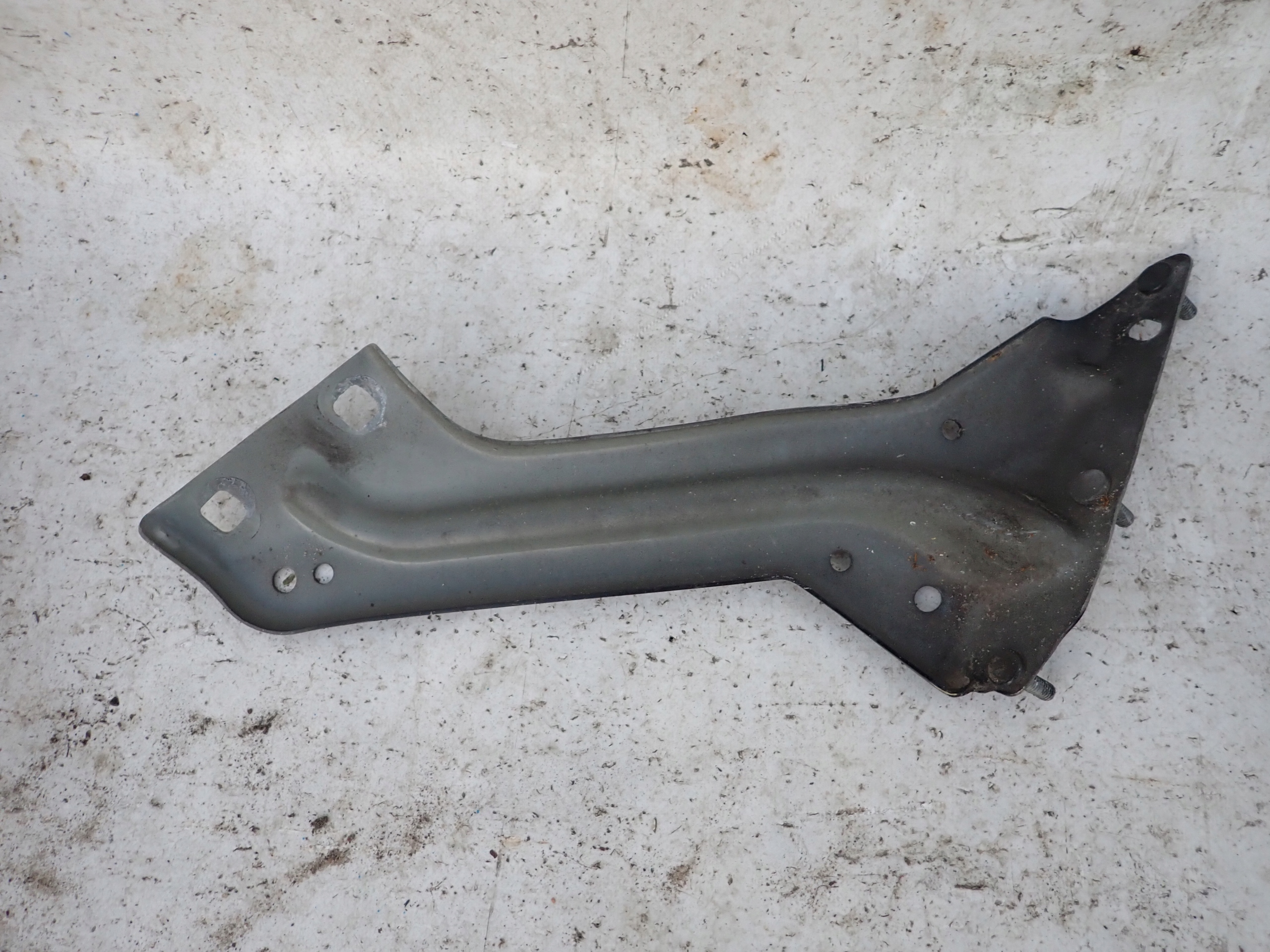 AUDI Q5 8R0 08-16 Blech Halter des Kotflügels