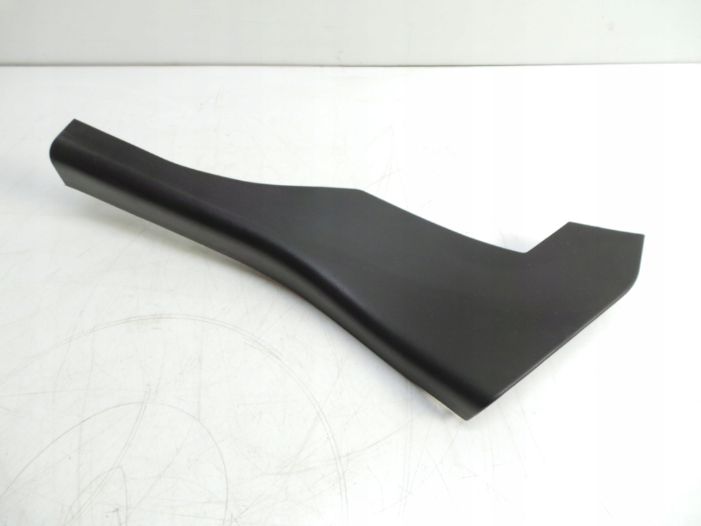 6700194220 670072909 - Накладка стойки задняя левая Maserati Ghibli