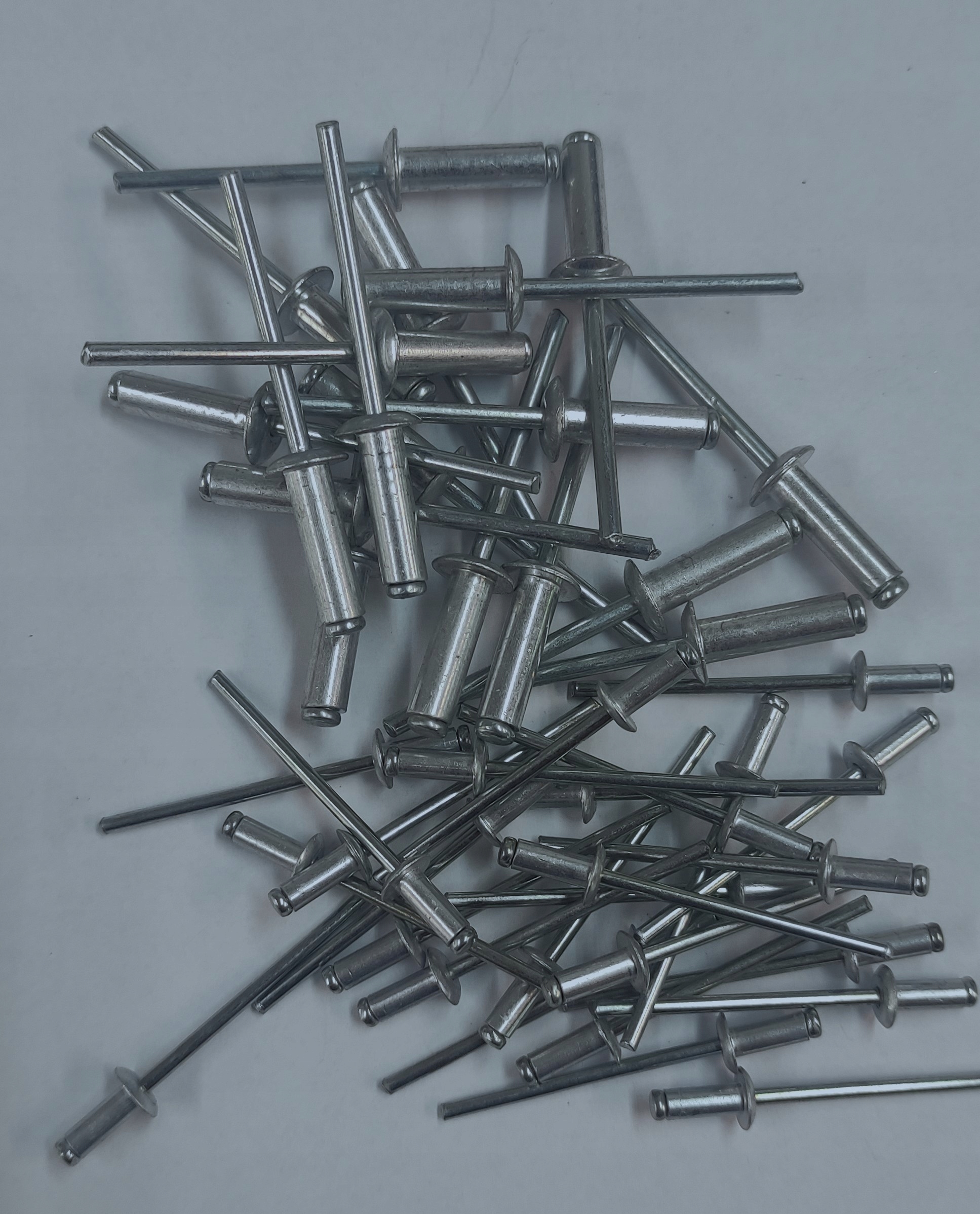 

Nity zrywalne aluminiowe 6x10 Al/St 0,10kg 26szt