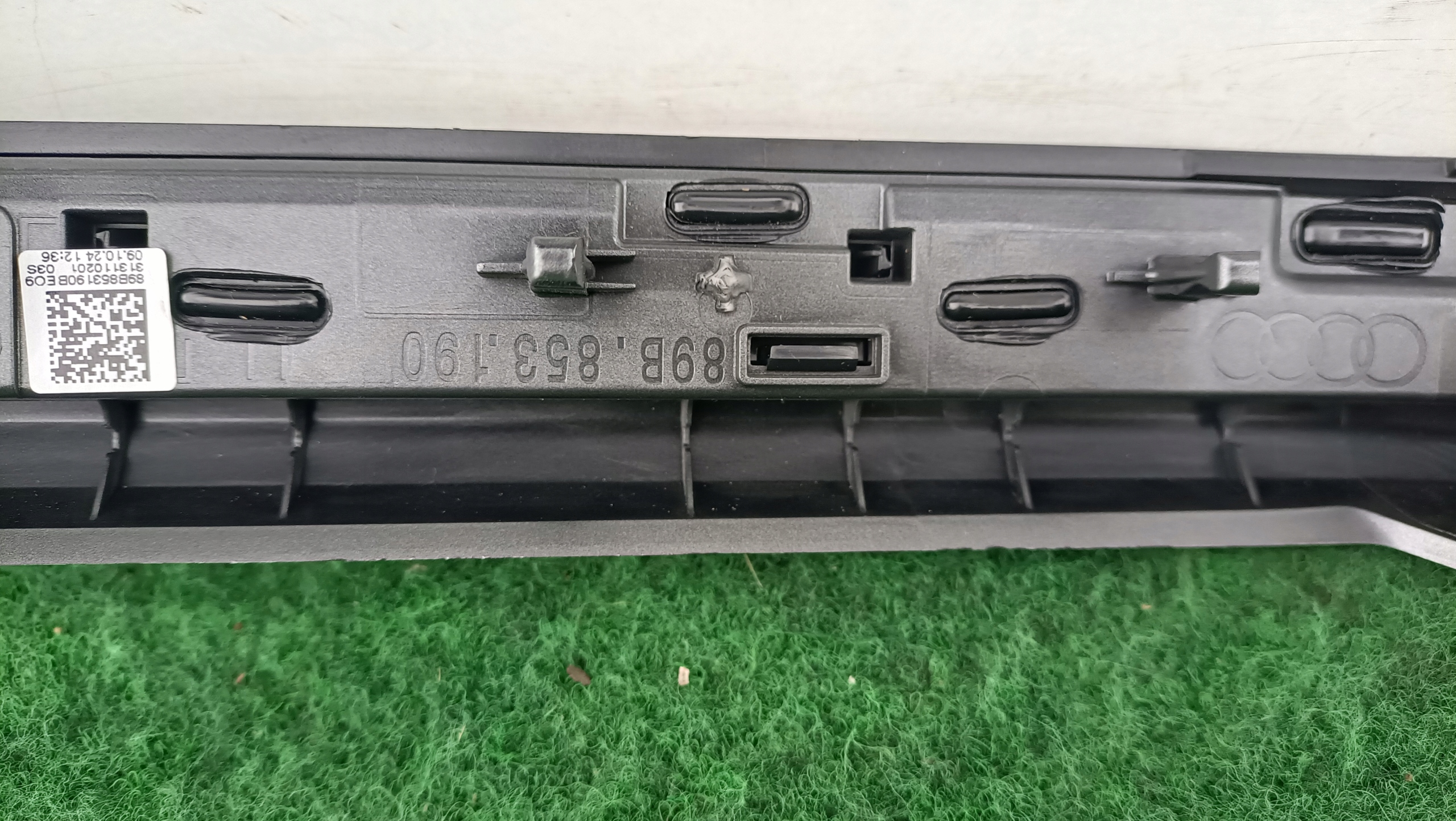 AUDI Q4 E-TRON frame moulding consoles DEKOR 89B853190 K111/N8